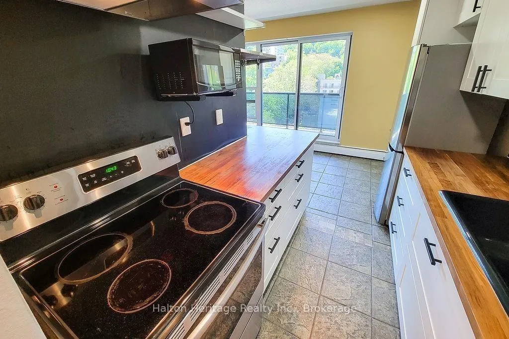 Photo 16 of Unit 905, 81 Charlton Avenue E, Hamilton, Corktown — HOMEH
