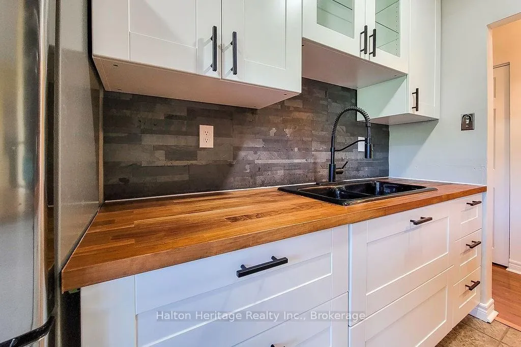 Photo 17 of Unit 905, 81 Charlton Avenue E, Hamilton, Corktown — HOMEH