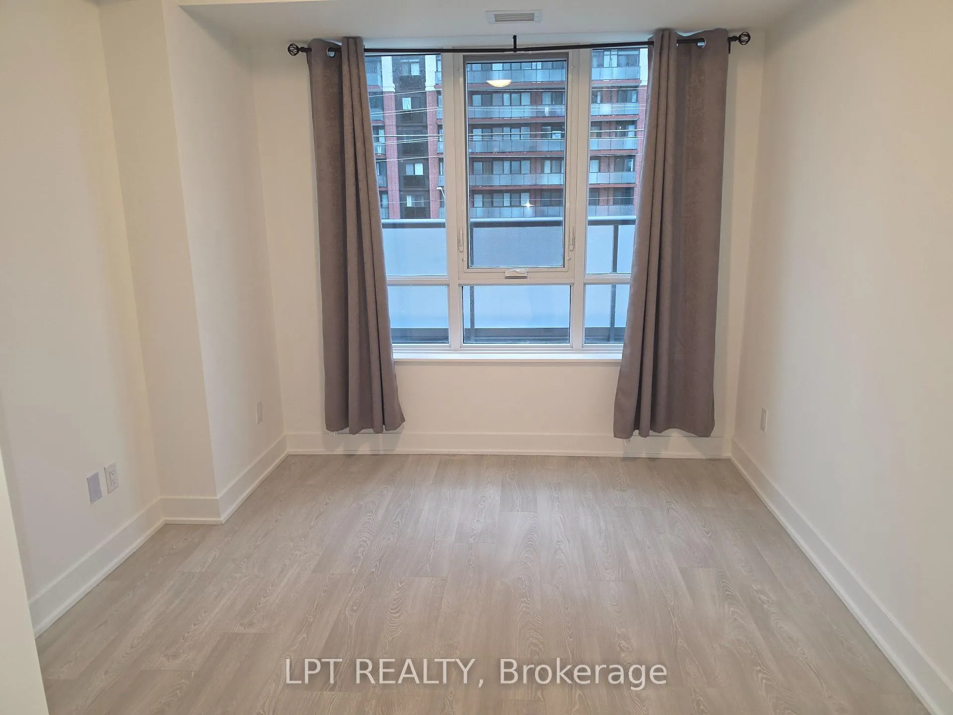 Photo 5 of Unit 320, 2545 Simcoe Street N, Oshawa, Windfields — HOMEH