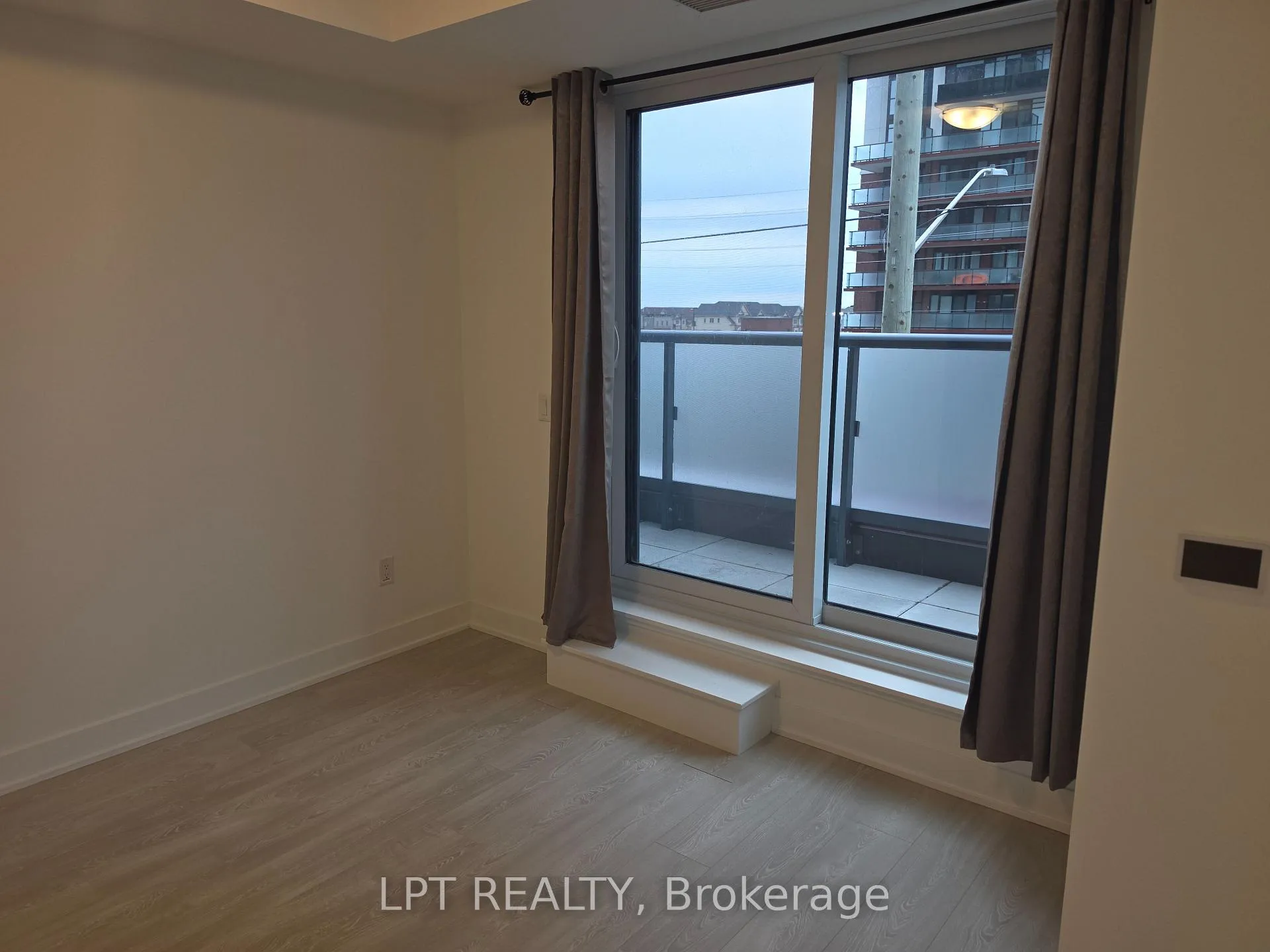 Photo 8 of Unit 320, 2545 Simcoe Street N, Oshawa, Windfields — HOMEH