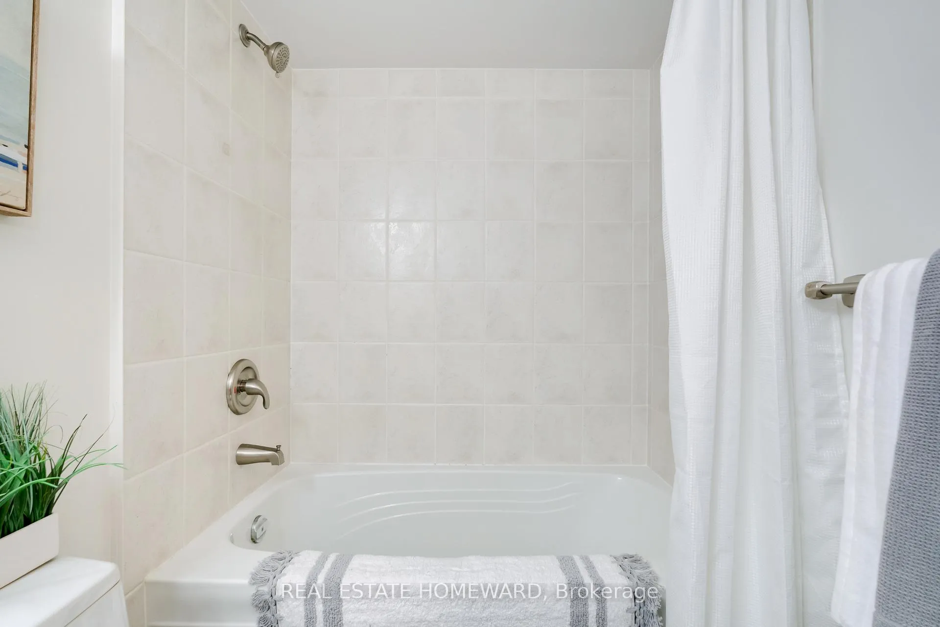 Photo 32 of 1848 Lake Shore Boulevard E, Toronto, The Beaches — HOMEH