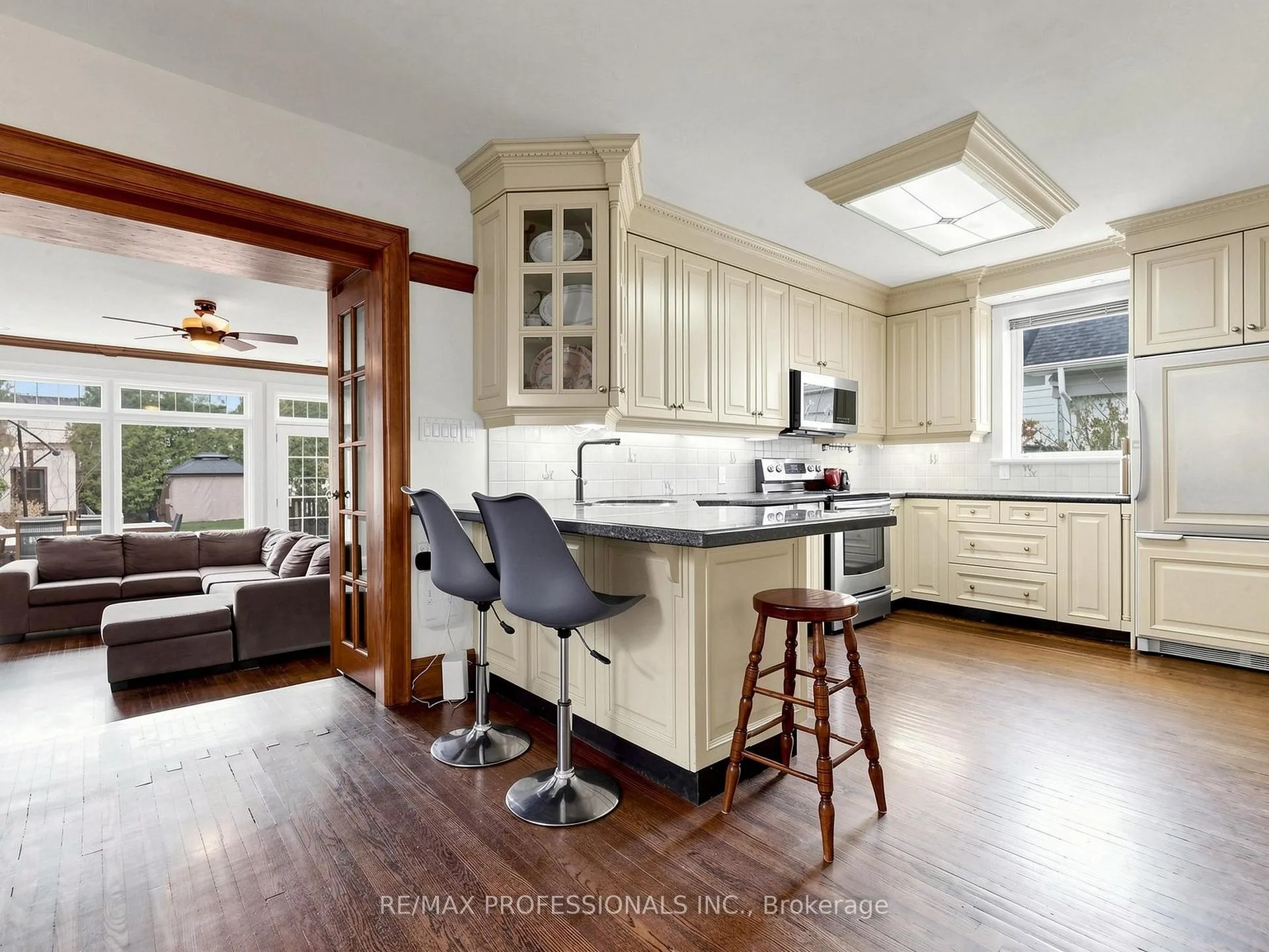 Photo 10 of 60 Burnhamthorpe Crescent, Etobicoke, Islington-City Centre West — HOMEH