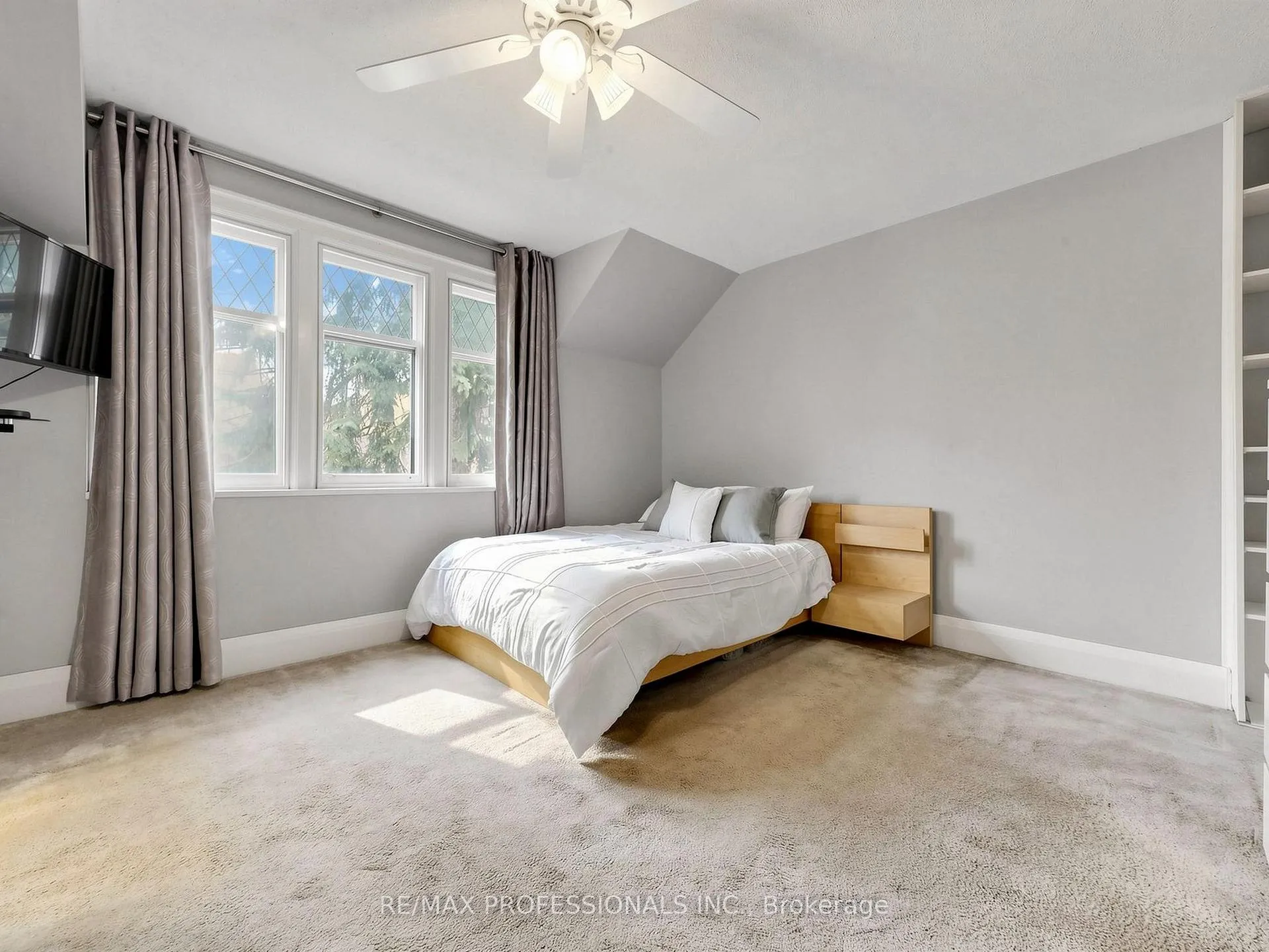 Photo 21 of 60 Burnhamthorpe Crescent, Etobicoke, Islington-City Centre West — HOMEH