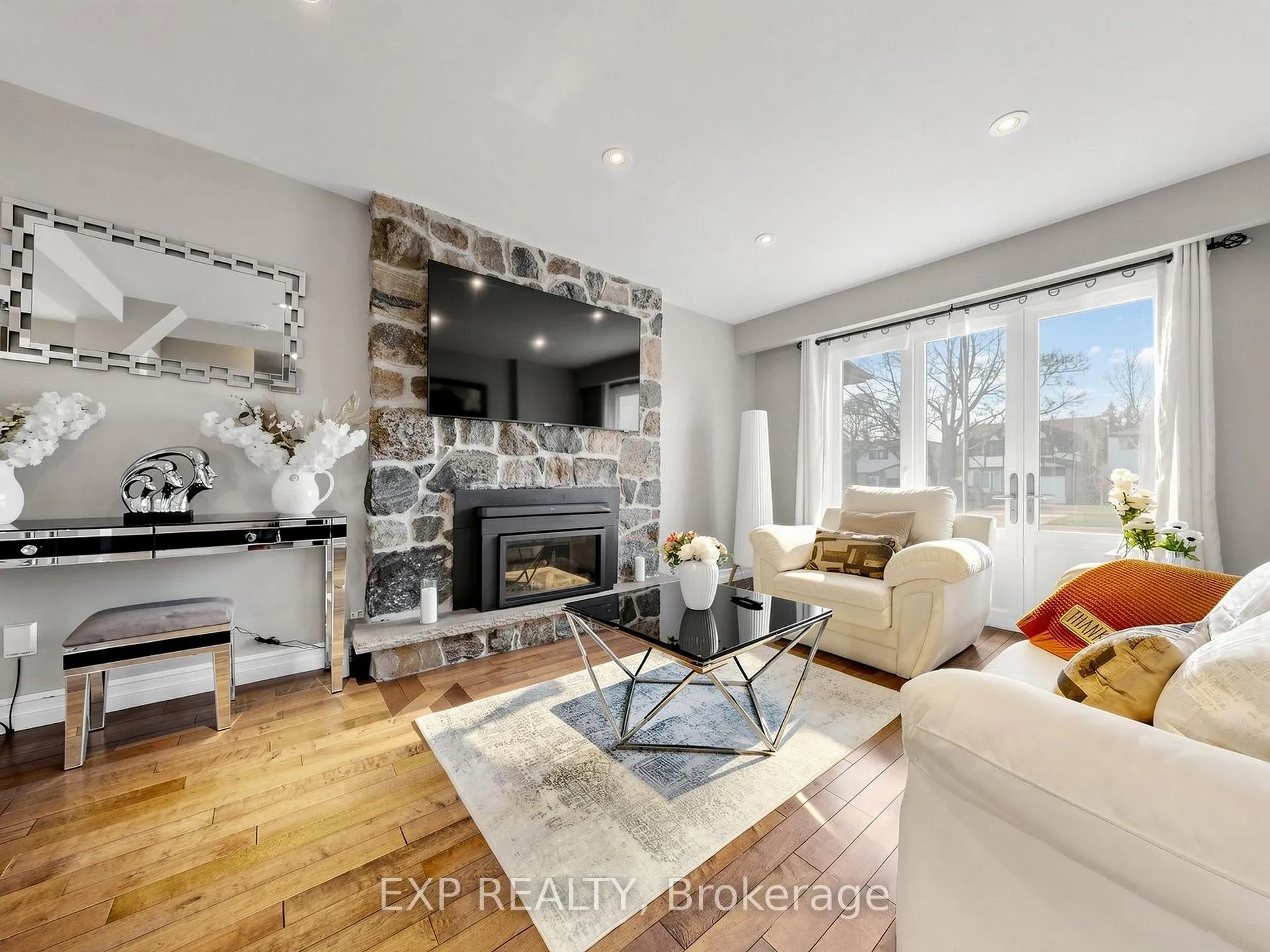 Photo 2 of 598 Stonebridge Lane, Pickering, West Shore — HOMEH