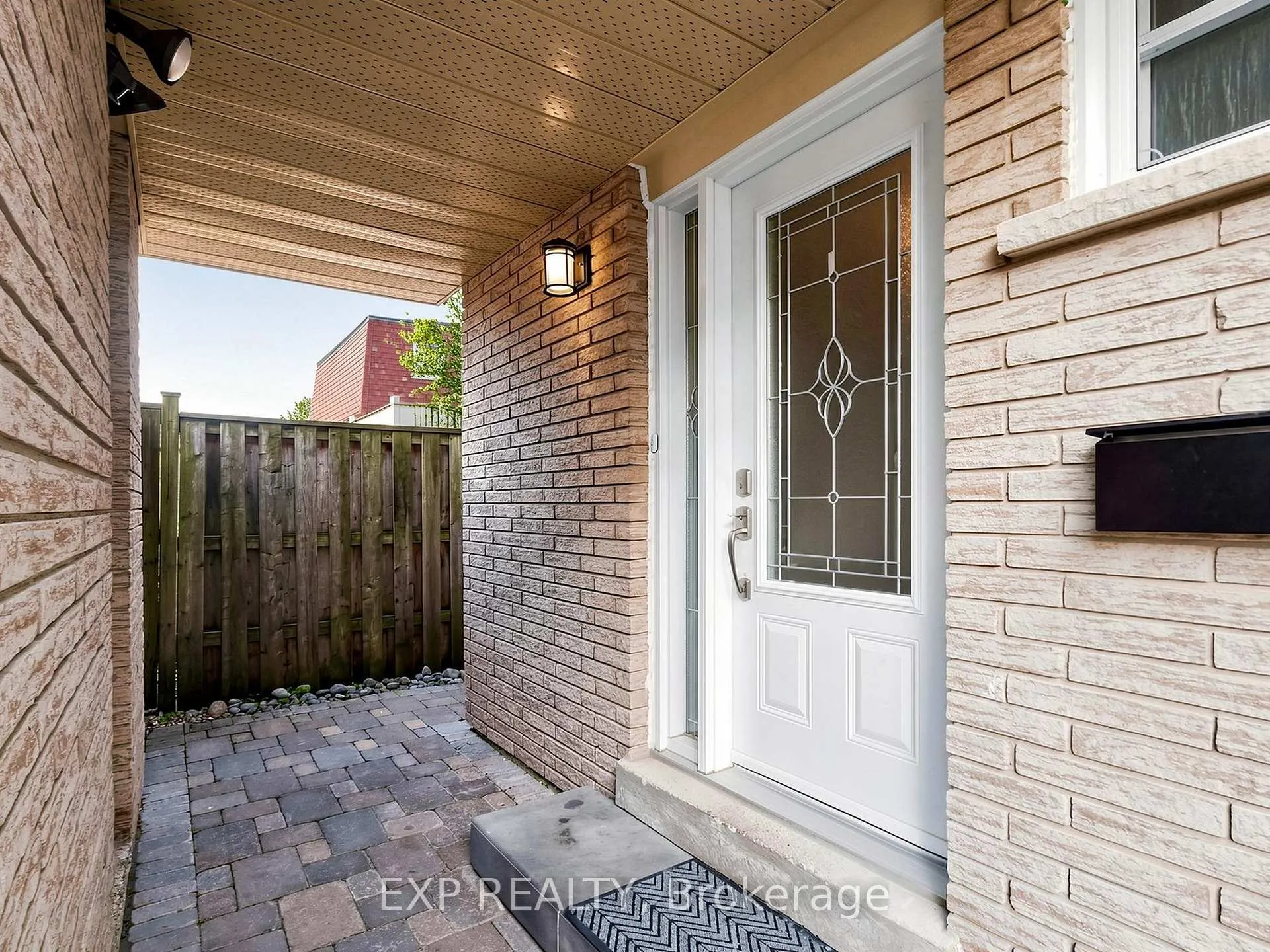 Photo 5 of 598 Stonebridge Lane, Pickering, West Shore — HOMEH