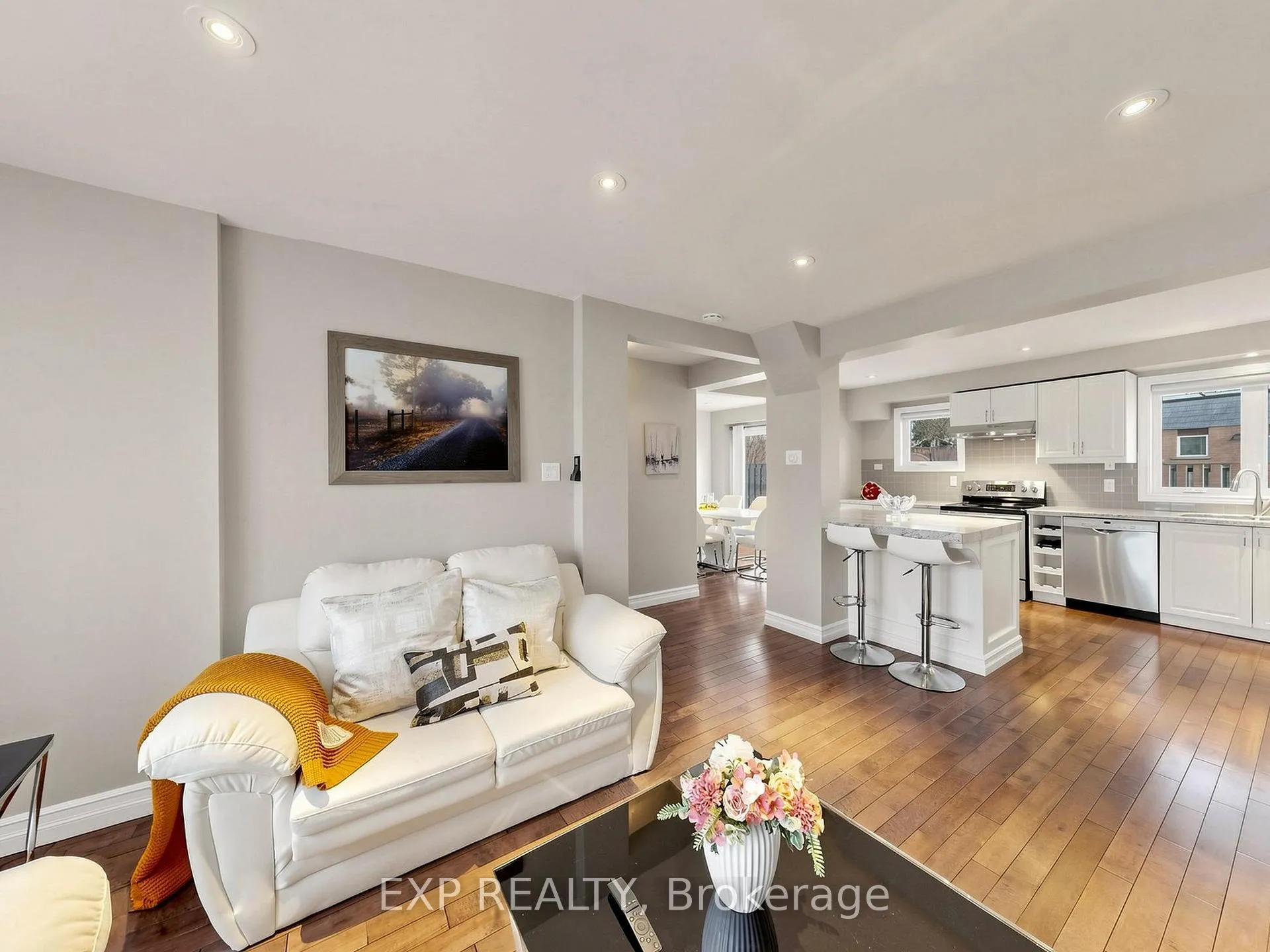 Photo 6 of 598 Stonebridge Lane, Pickering, West Shore — HOMEH