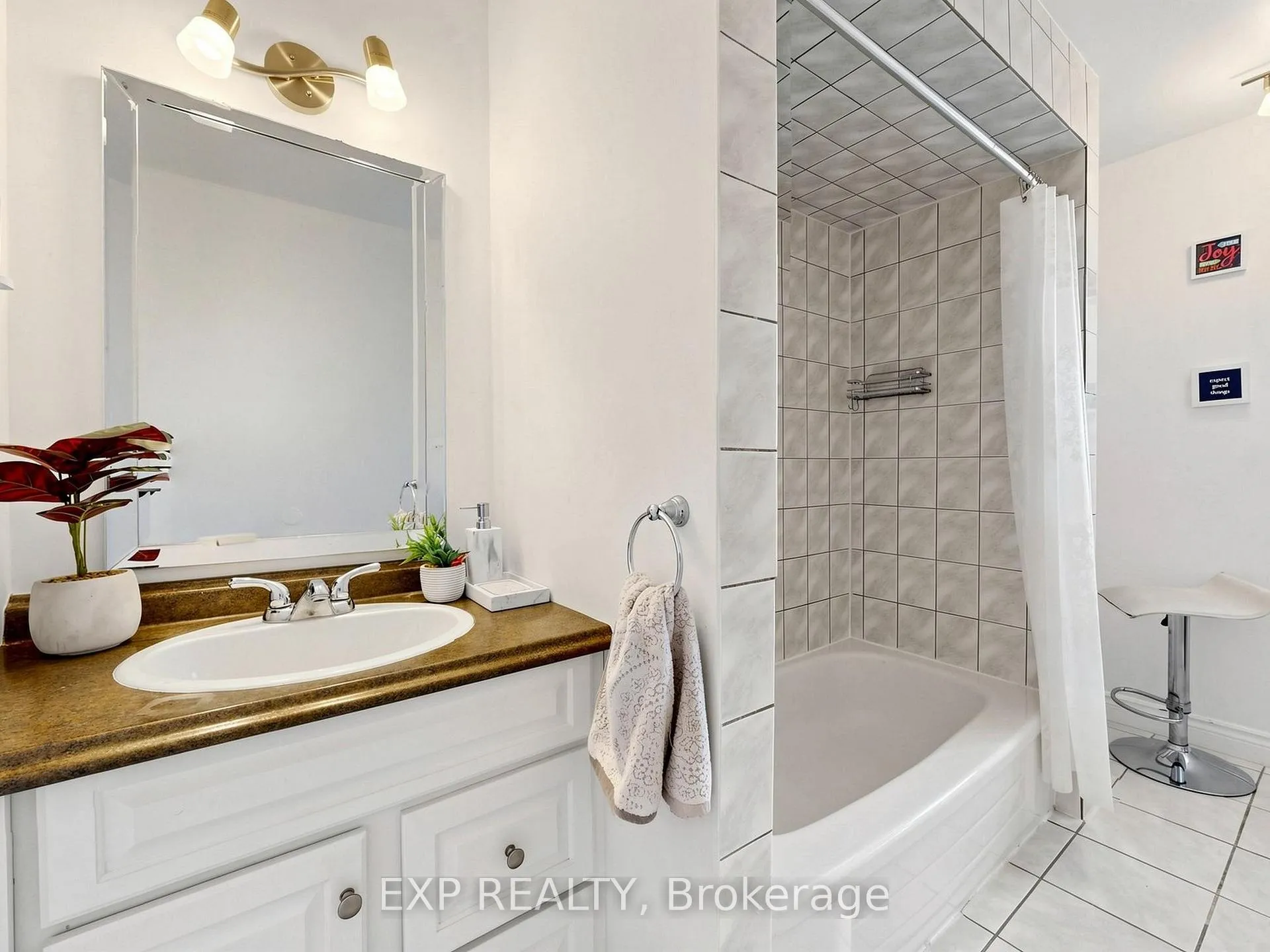 Photo 33 of 598 Stonebridge Lane, Pickering, West Shore — HOMEH
