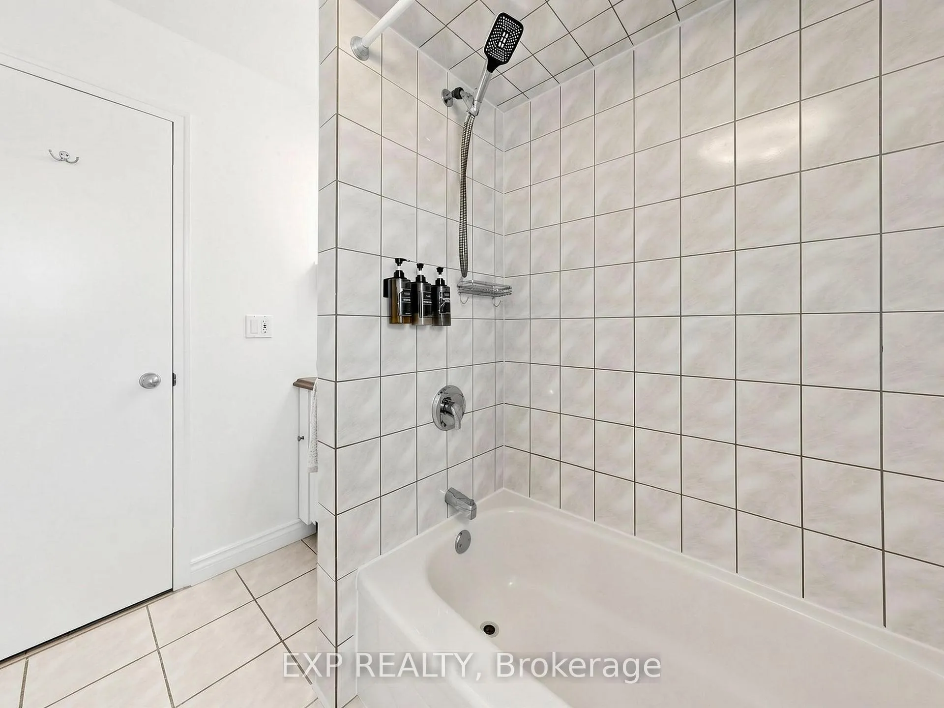 Photo 35 of 598 Stonebridge Lane, Pickering, West Shore — HOMEH
