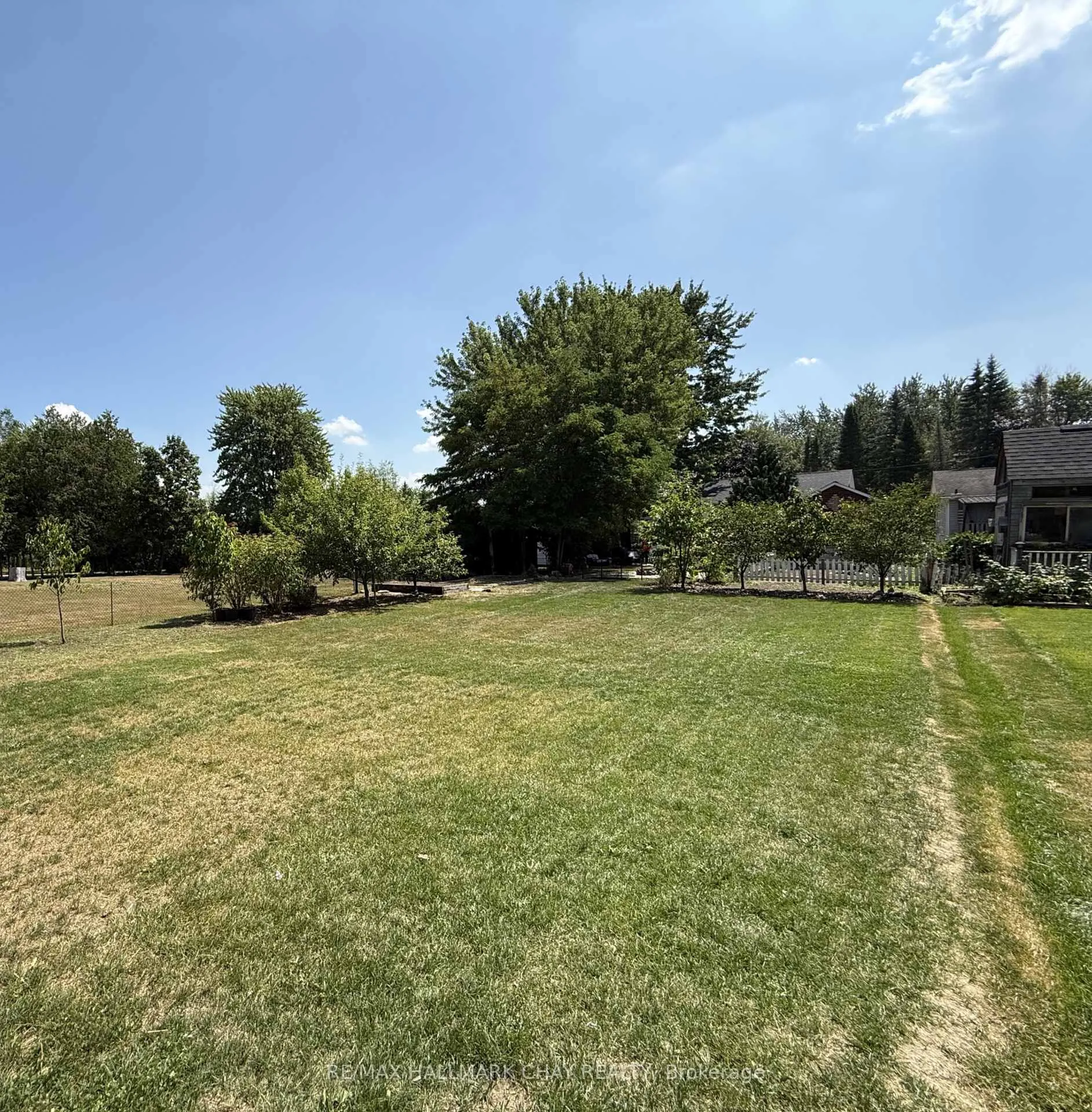 Photo 2 of 1045 Larch Street, Innisfil, Rural Innisfil — HOMEH