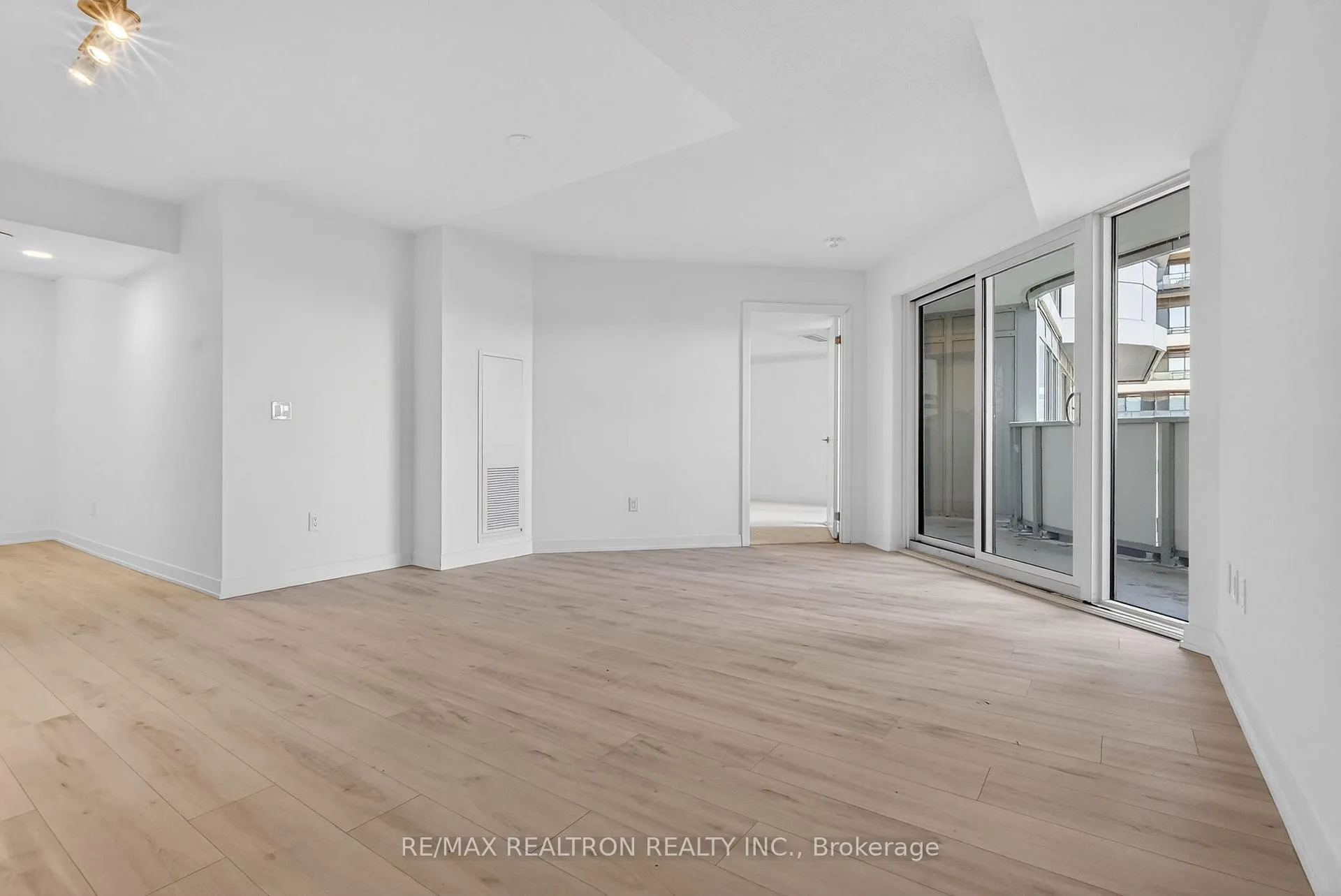 Photo 6 of Unit 301, 1010 Sandy Beach Road, Pickering, Bay Ridges — HOMEH