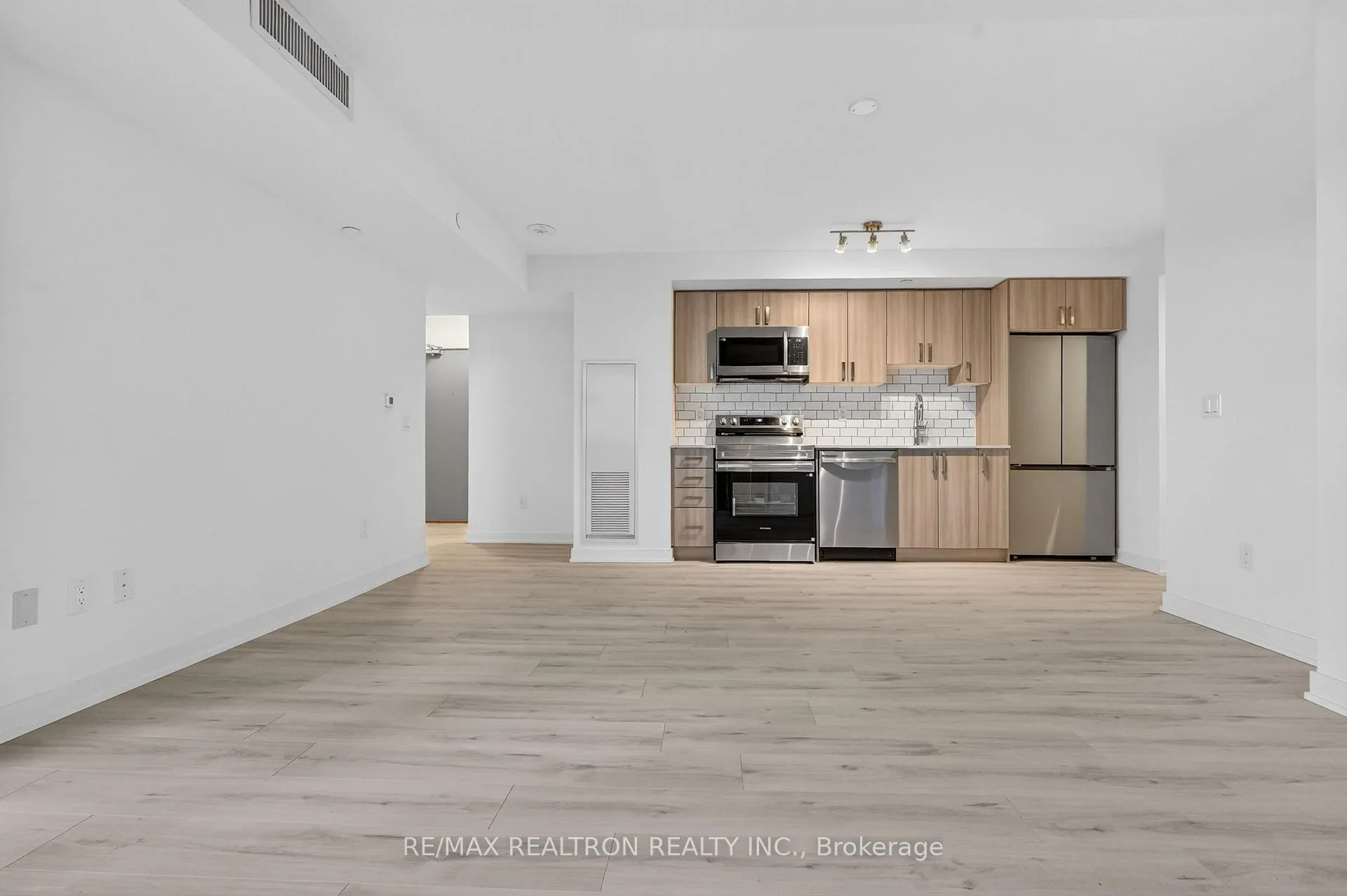 Photo 7 of Unit 301, 1010 Sandy Beach Road, Pickering, Bay Ridges — HOMEH