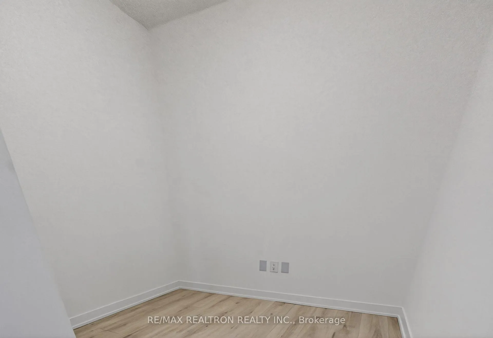 Photo 10 of Unit 301, 1010 Sandy Beach Road, Pickering, Bay Ridges — HOMEH