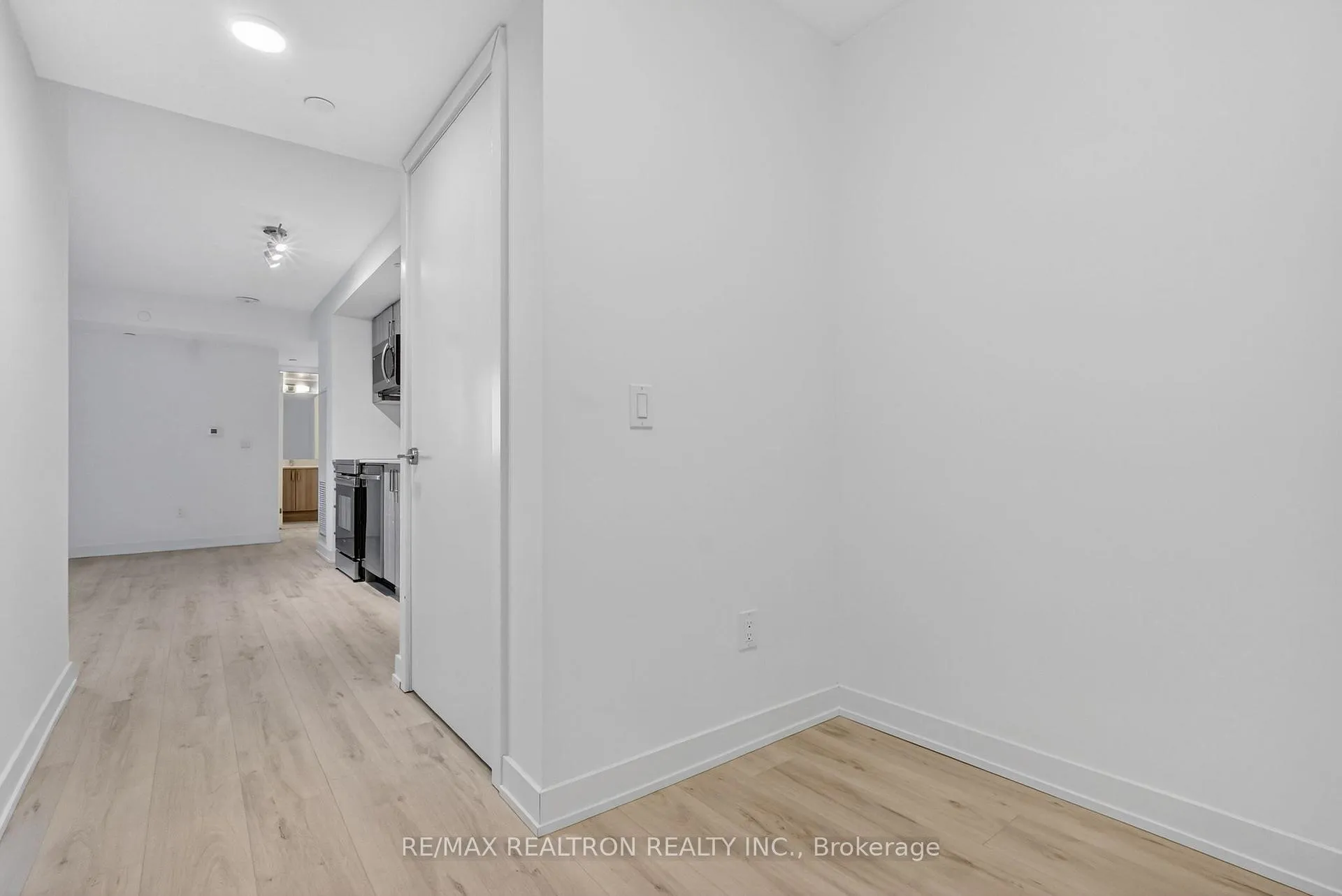 Photo 11 of Unit 301, 1010 Sandy Beach Road, Pickering, Bay Ridges — HOMEH