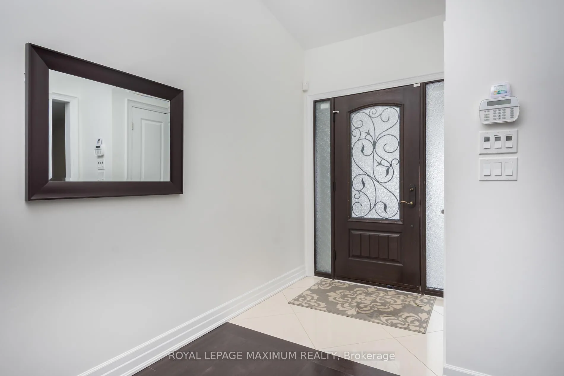 Photo 4 of 55 Ashmount Crescent, Etobicoke, Willowridge-Martingrove-Richview — HOMEH