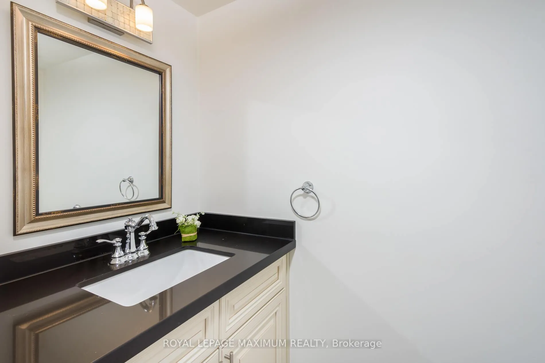 Photo 28 of 55 Ashmount Crescent, Etobicoke, Willowridge-Martingrove-Richview — HOMEH