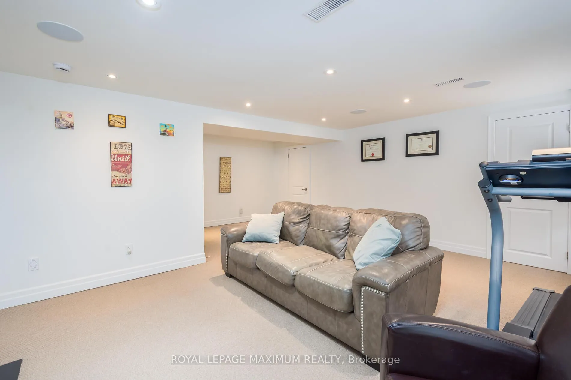 Photo 29 of 55 Ashmount Crescent, Etobicoke, Willowridge-Martingrove-Richview — HOMEH