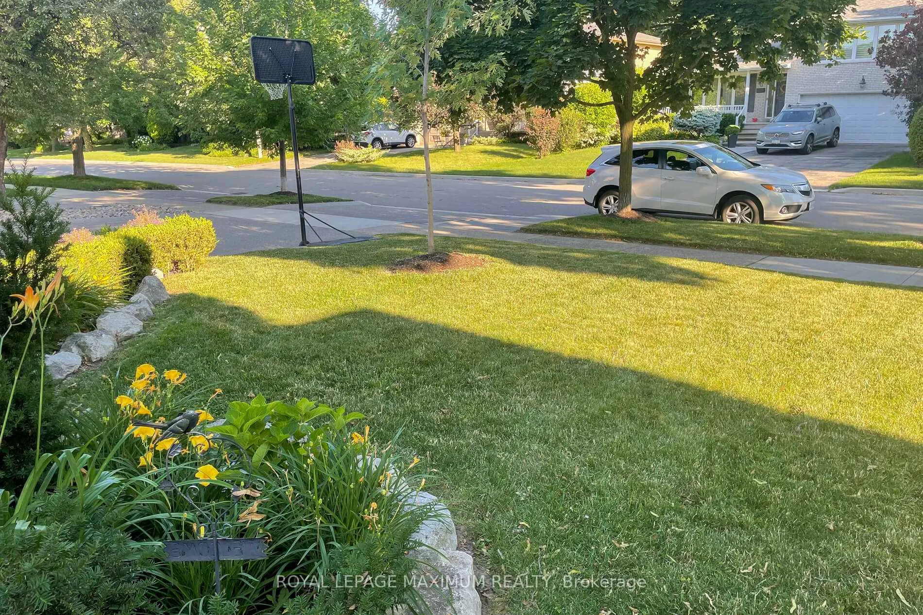 Photo 39 of 55 Ashmount Crescent, Etobicoke, Willowridge-Martingrove-Richview — HOMEH