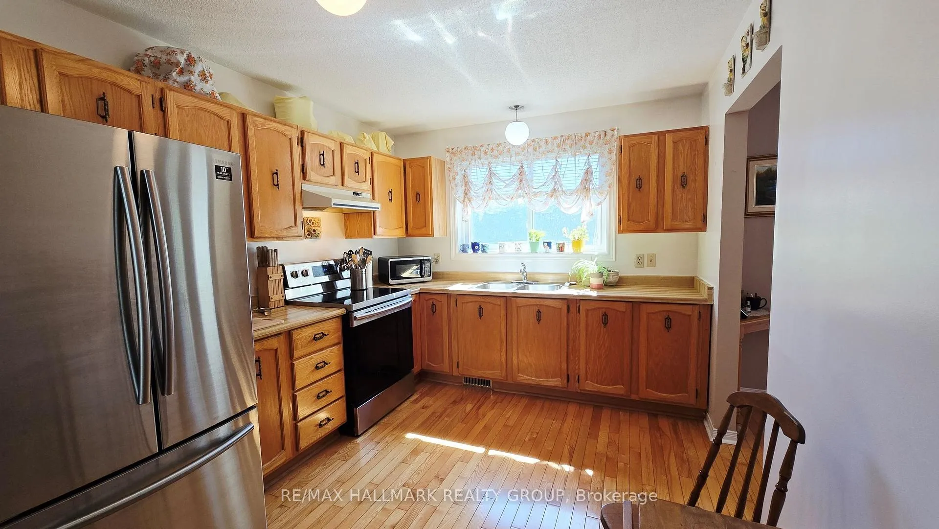 Photo 10 of 119 Archie Street, Ottawa, Constance Bay — HOMEH