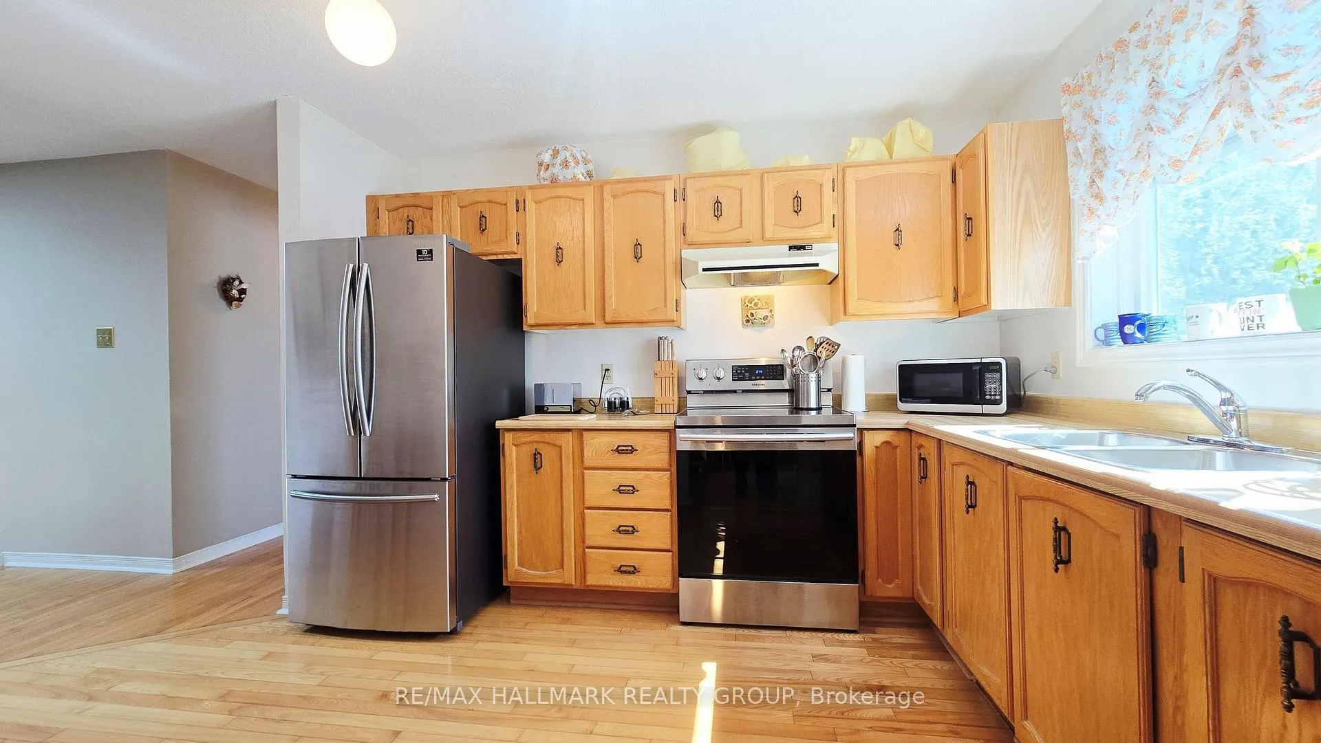 Photo 11 of 119 Archie Street, Ottawa, Constance Bay — HOMEH