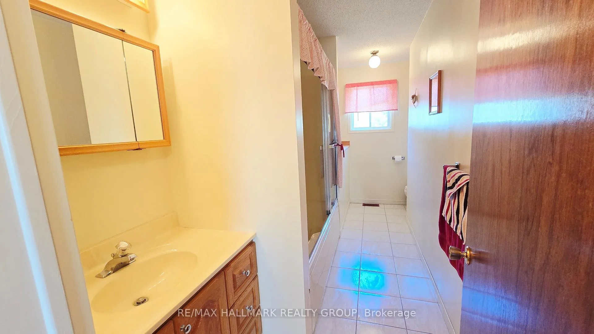 Photo 17 of 119 Archie Street, Ottawa, Constance Bay — HOMEH