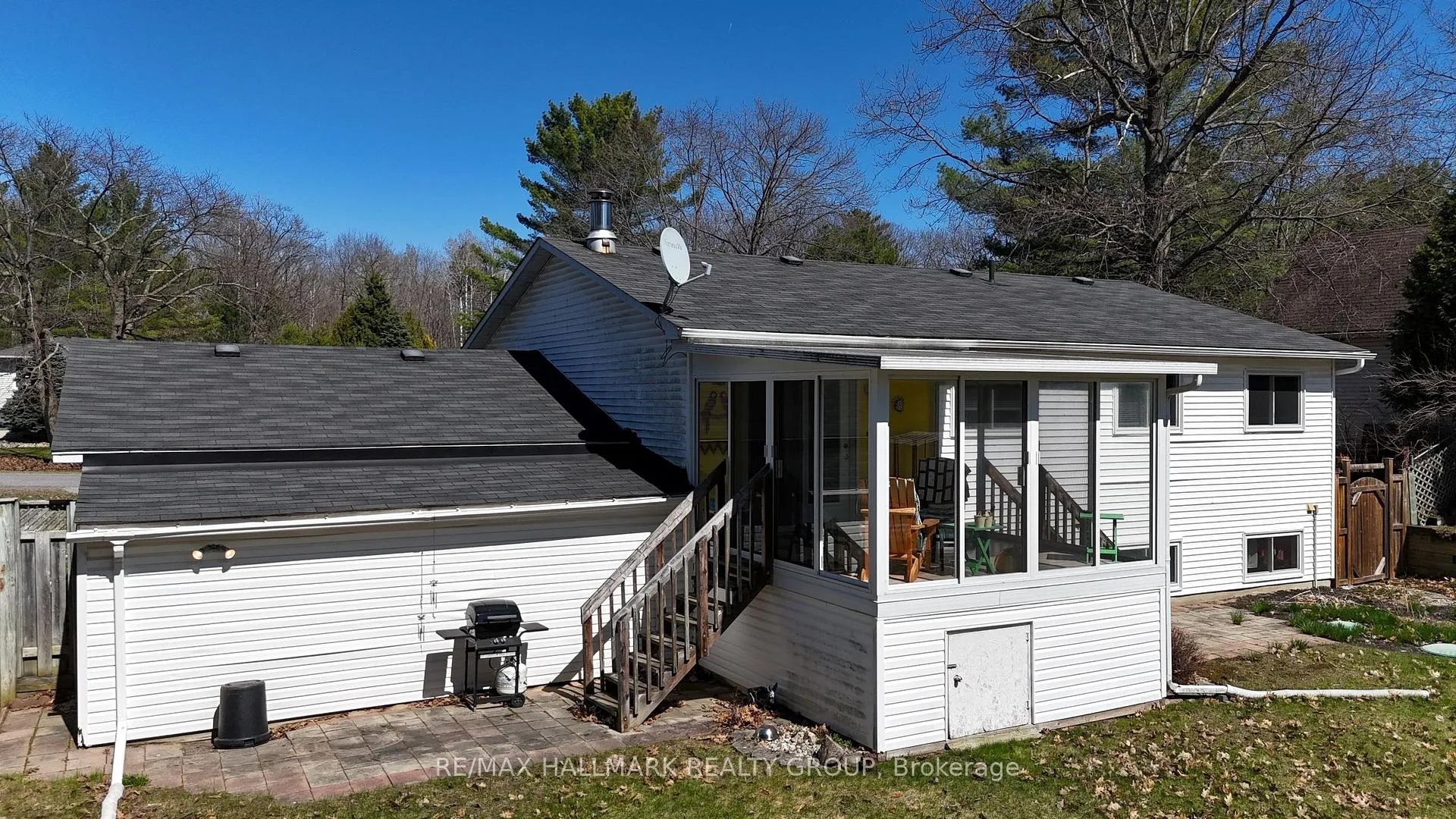 Photo 32 of 119 Archie Street, Ottawa, Constance Bay — HOMEH