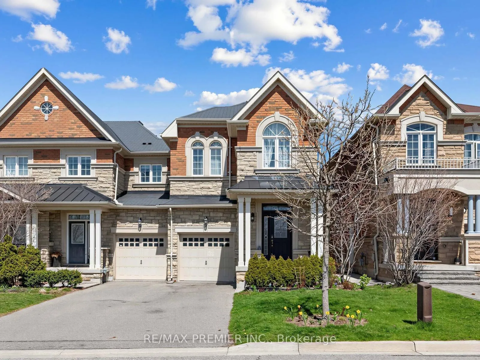 Photo 2 of 47 Spruce Pine Crescent, Vaughan, Patterson — HOMEH