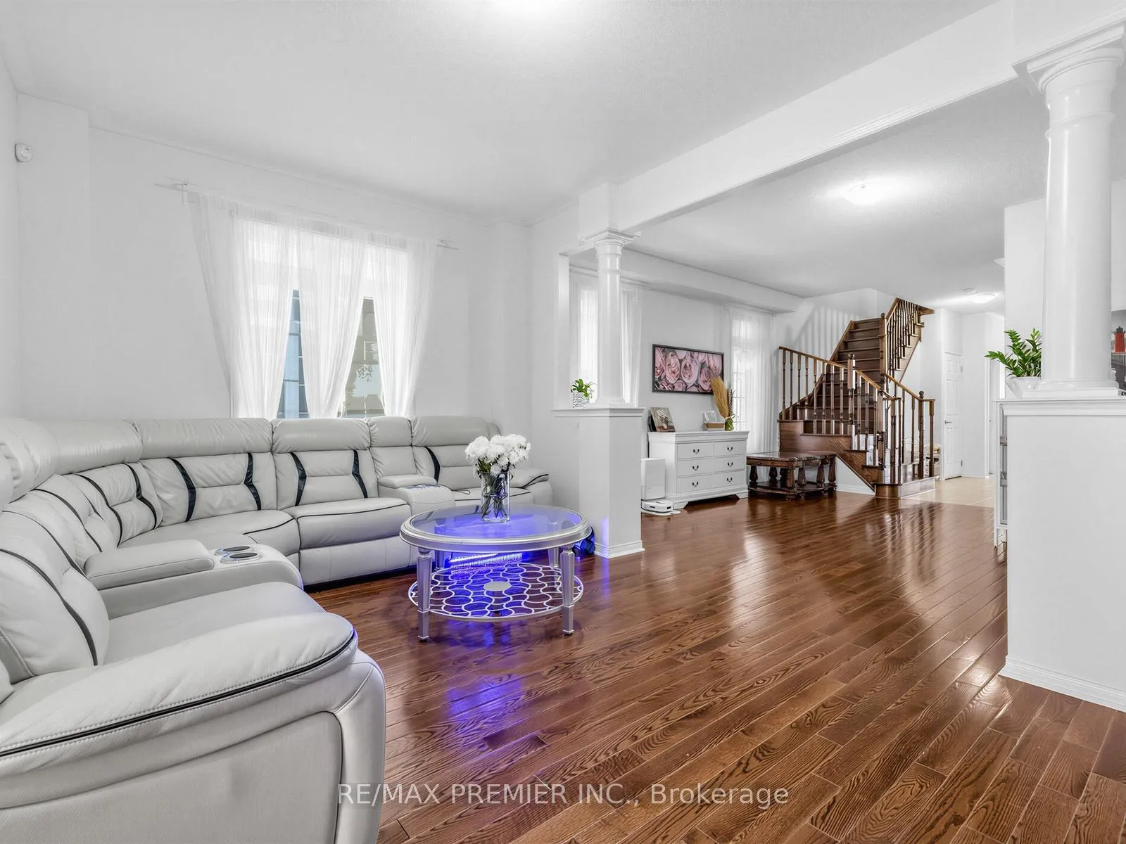 Photo 4 of 47 Spruce Pine Crescent, Vaughan, Patterson — HOMEH