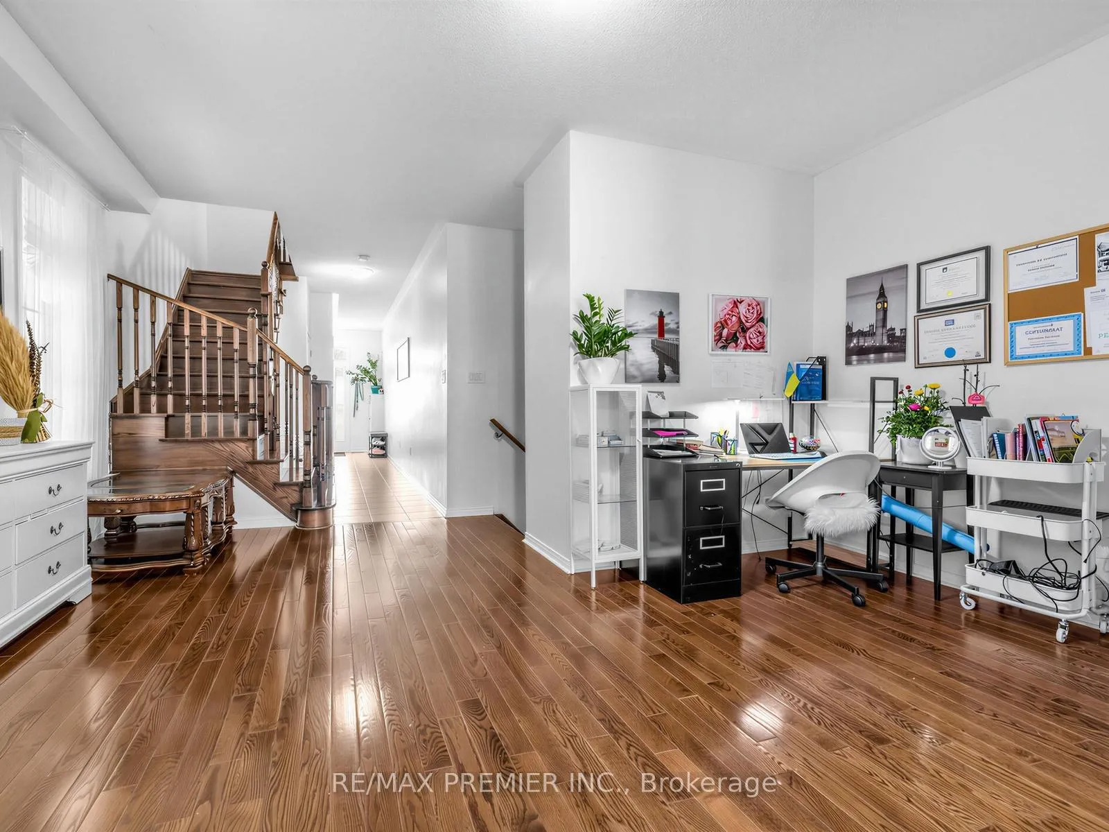 Photo 6 of 47 Spruce Pine Crescent, Vaughan, Patterson — HOMEH