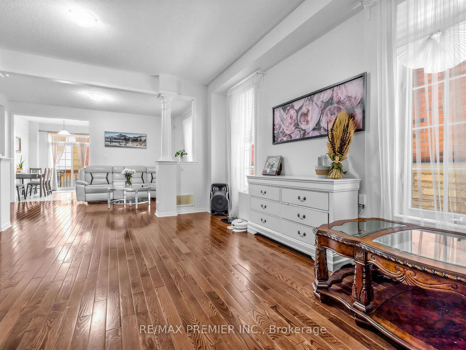 Photo 13 of 47 Spruce Pine Crescent, Vaughan, Patterson — HOMEH