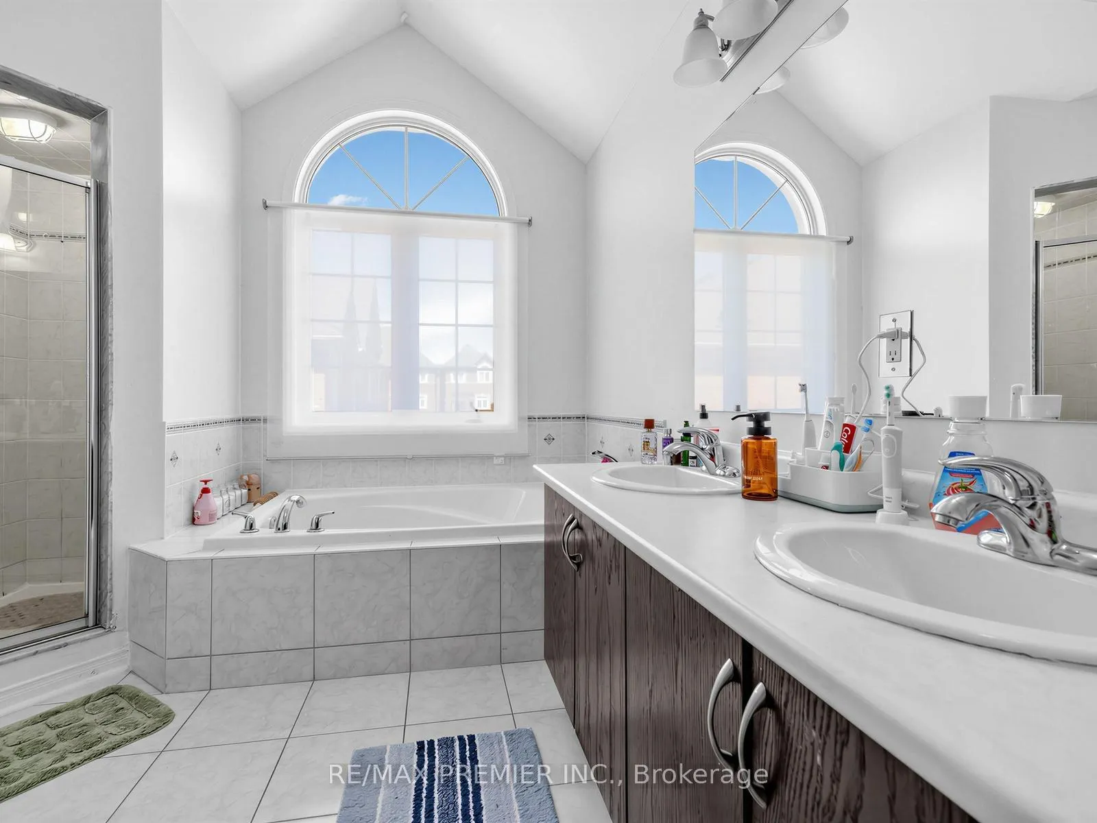 Photo 14 of 47 Spruce Pine Crescent, Vaughan, Patterson — HOMEH