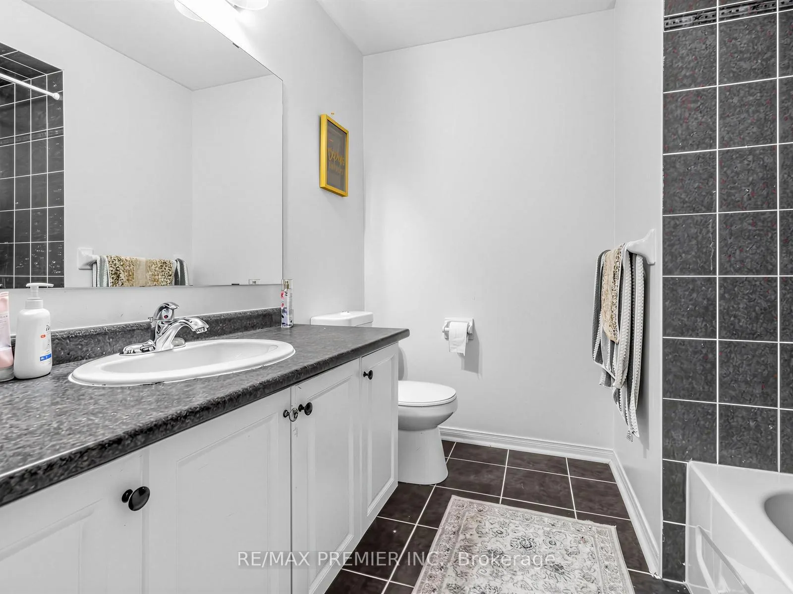 Photo 15 of 47 Spruce Pine Crescent, Vaughan, Patterson — HOMEH