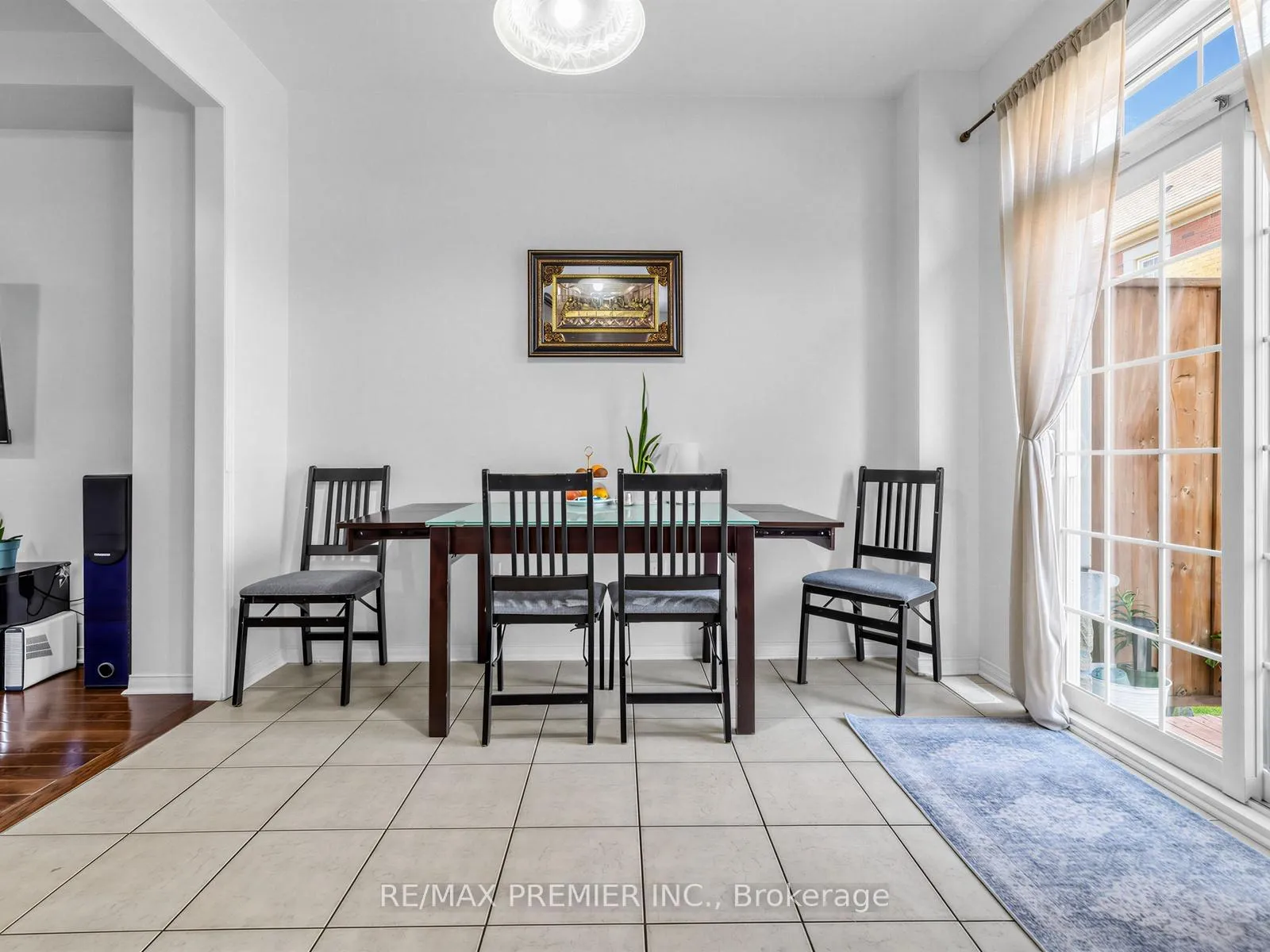 Photo 16 of 47 Spruce Pine Crescent, Vaughan, Patterson — HOMEH