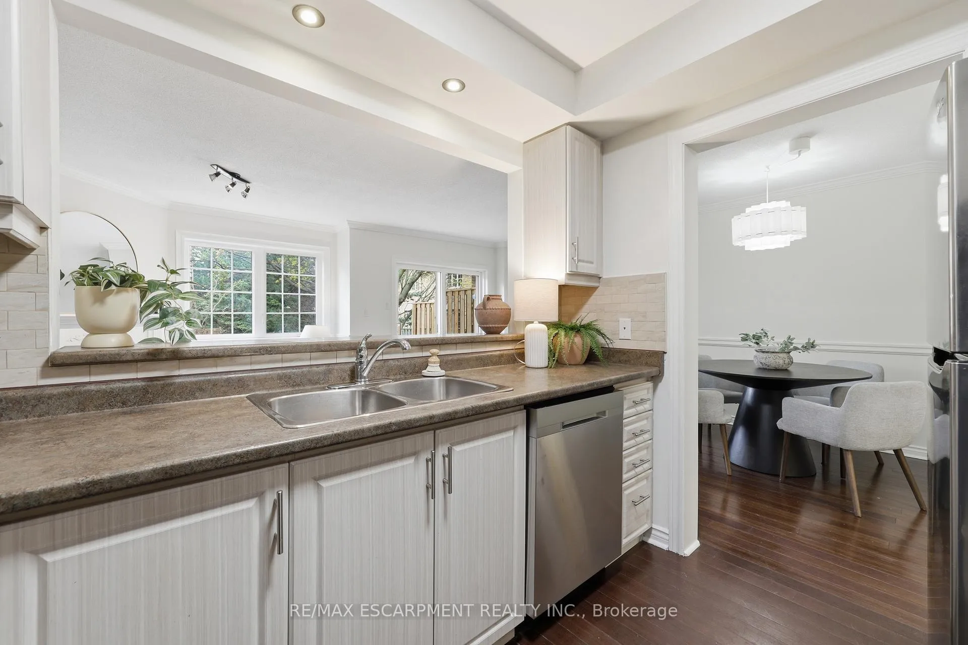Photo 11 of Unit 10, 2880 Headon Forest Drive, Burlington, Headon — HOMEH