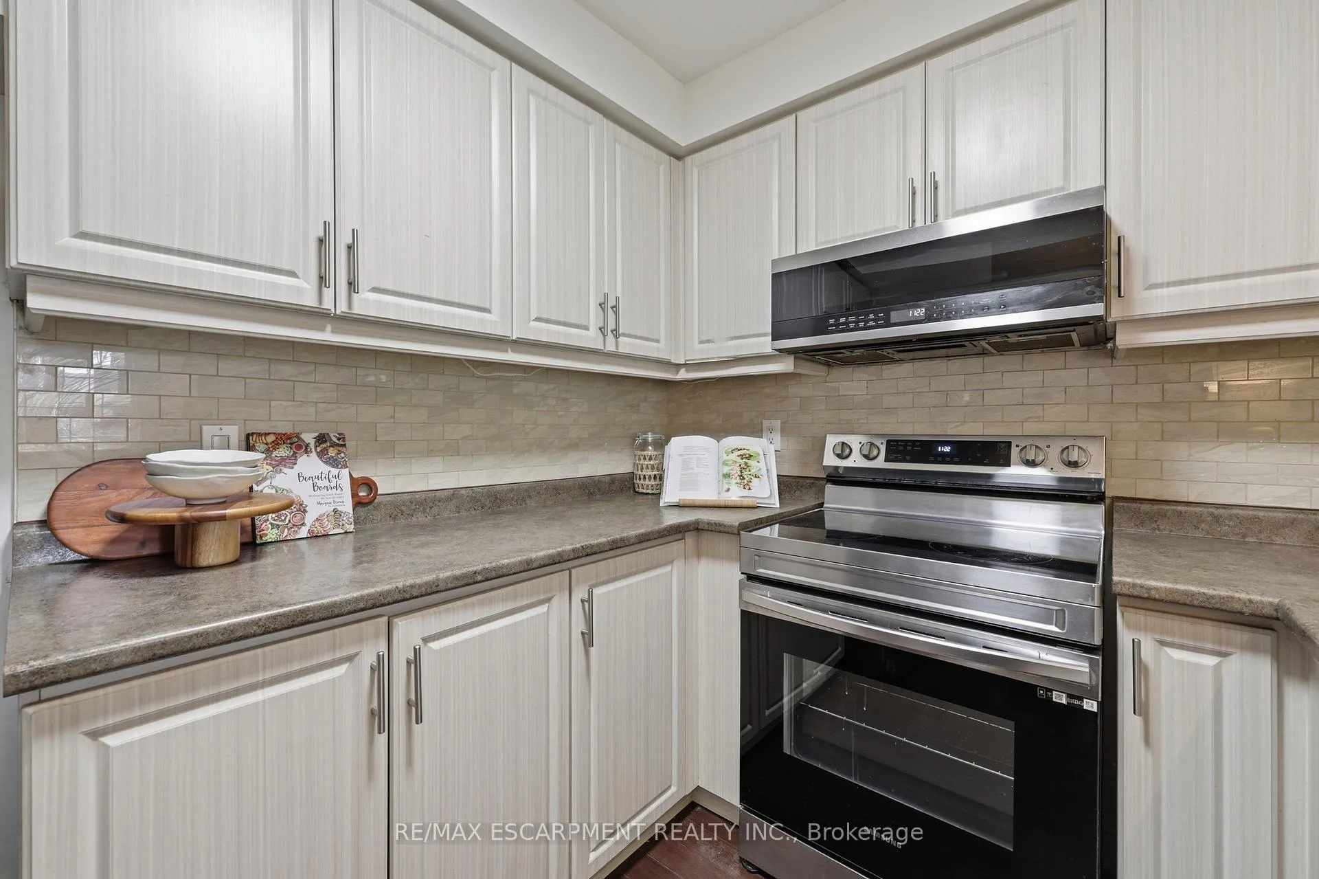 Photo 12 of Unit 10, 2880 Headon Forest Drive, Burlington, Headon — HOMEH