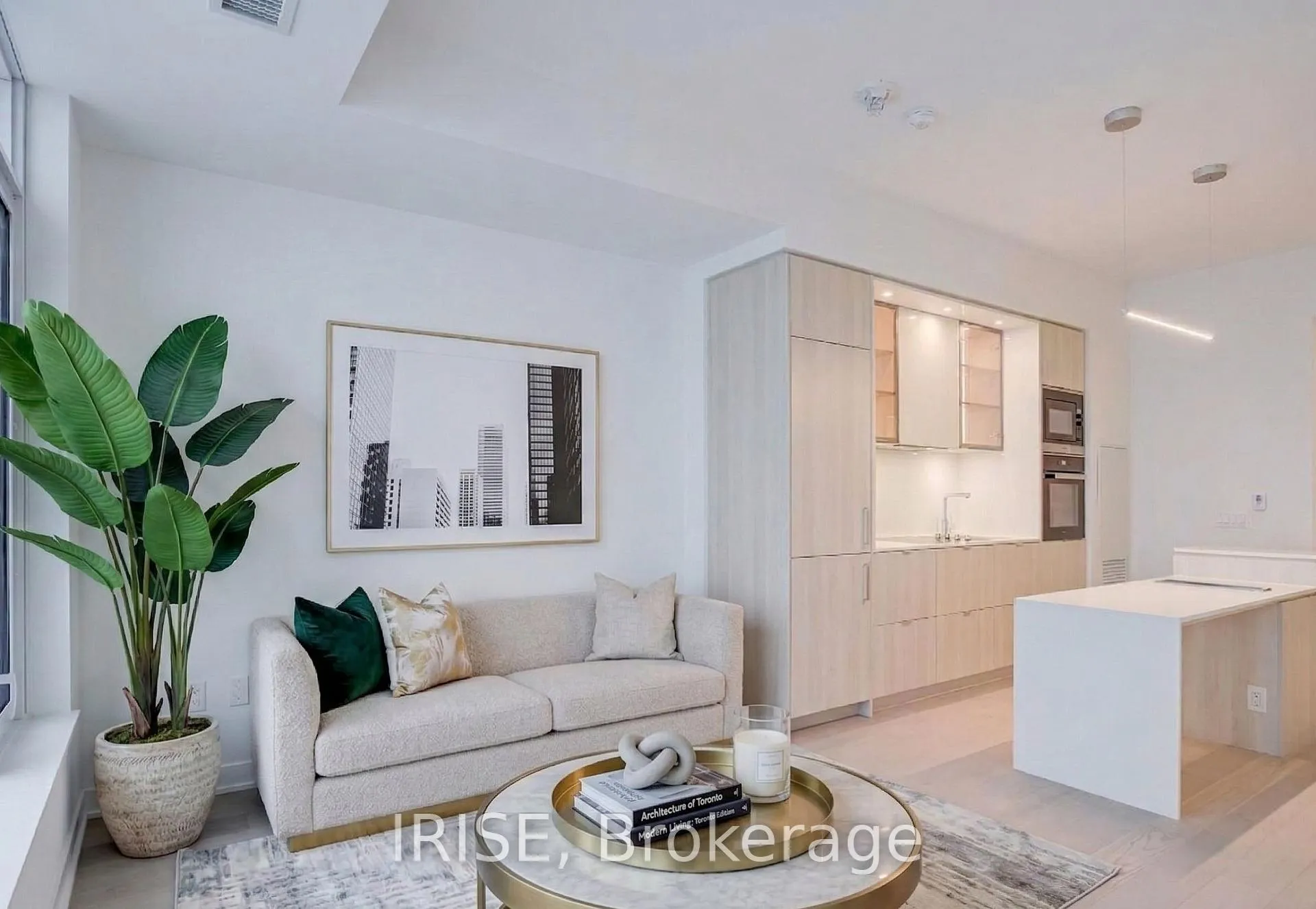 Front of Unit 5001, 11 Yorkville Avenue