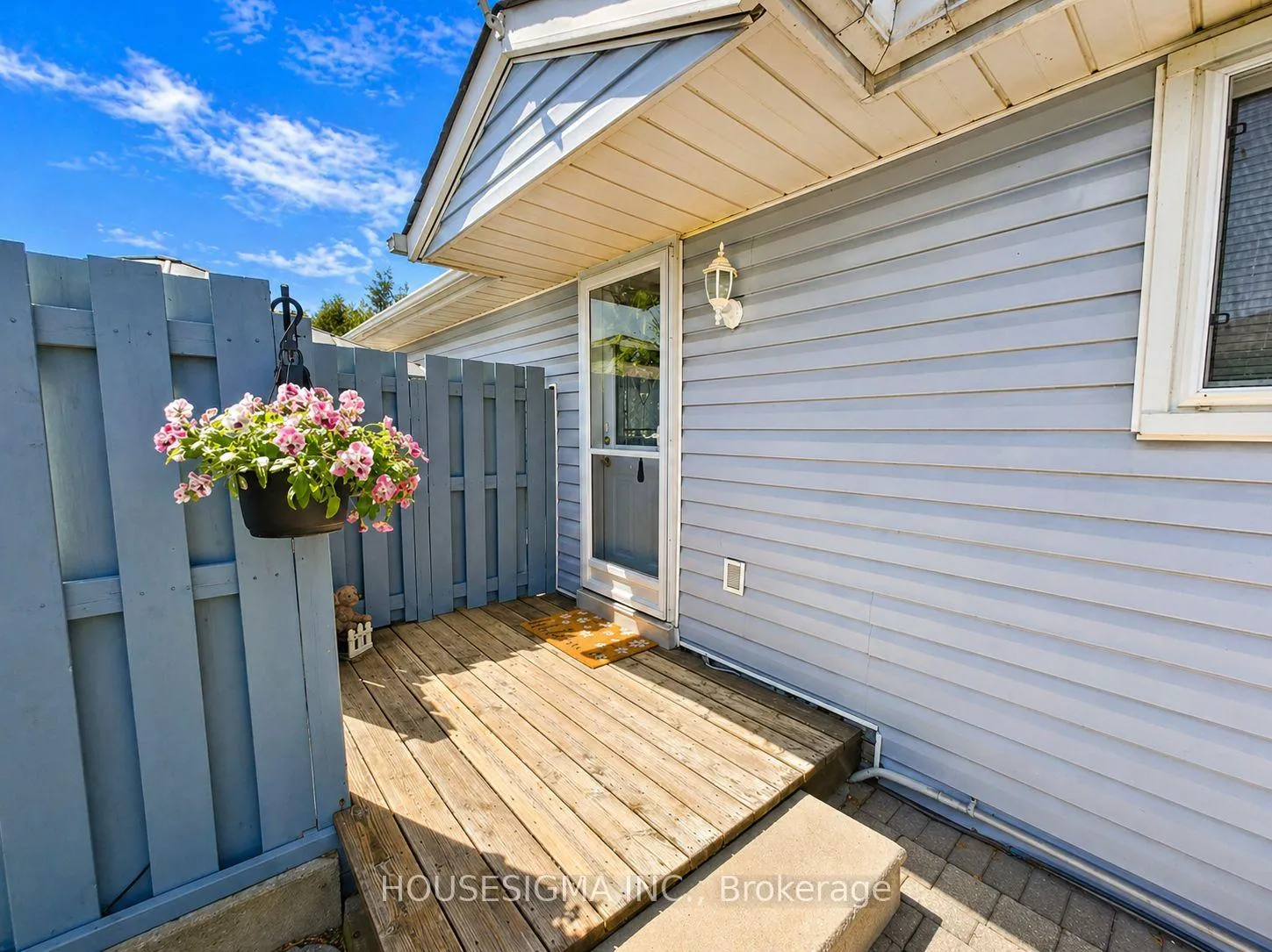 Photo 2 of 607 Down Crescent, Oshawa, Donevan — HOMEH