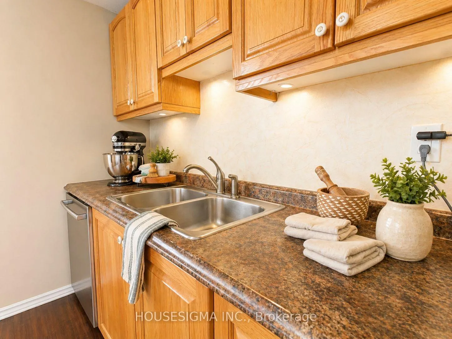 Photo 13 of 607 Down Crescent, Oshawa, Donevan — HOMEH