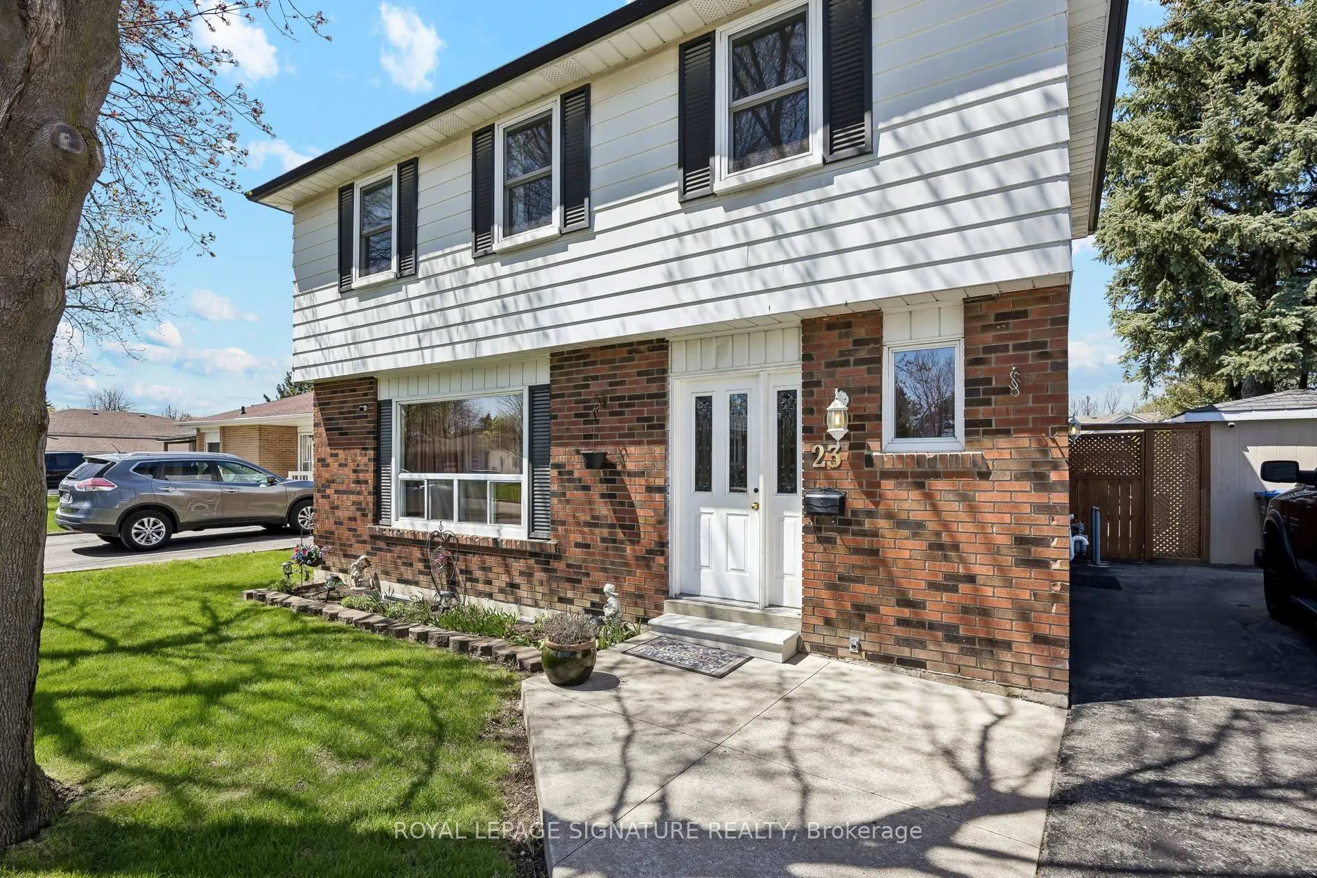 Photo 2 of 23 Drury Crescent, Brampton, Southgate — HOMEH