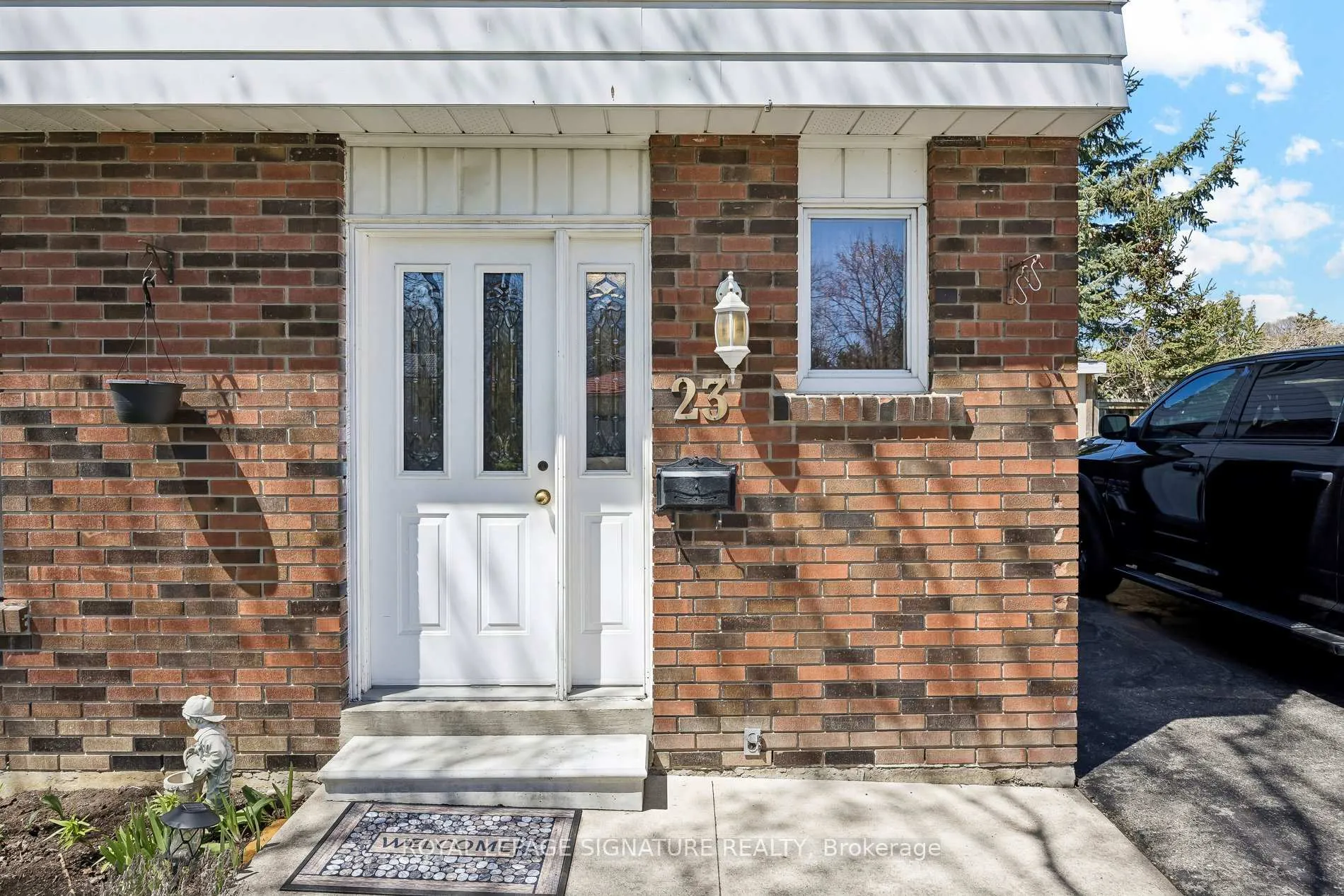 Photo 3 of 23 Drury Crescent, Brampton, Southgate — HOMEH