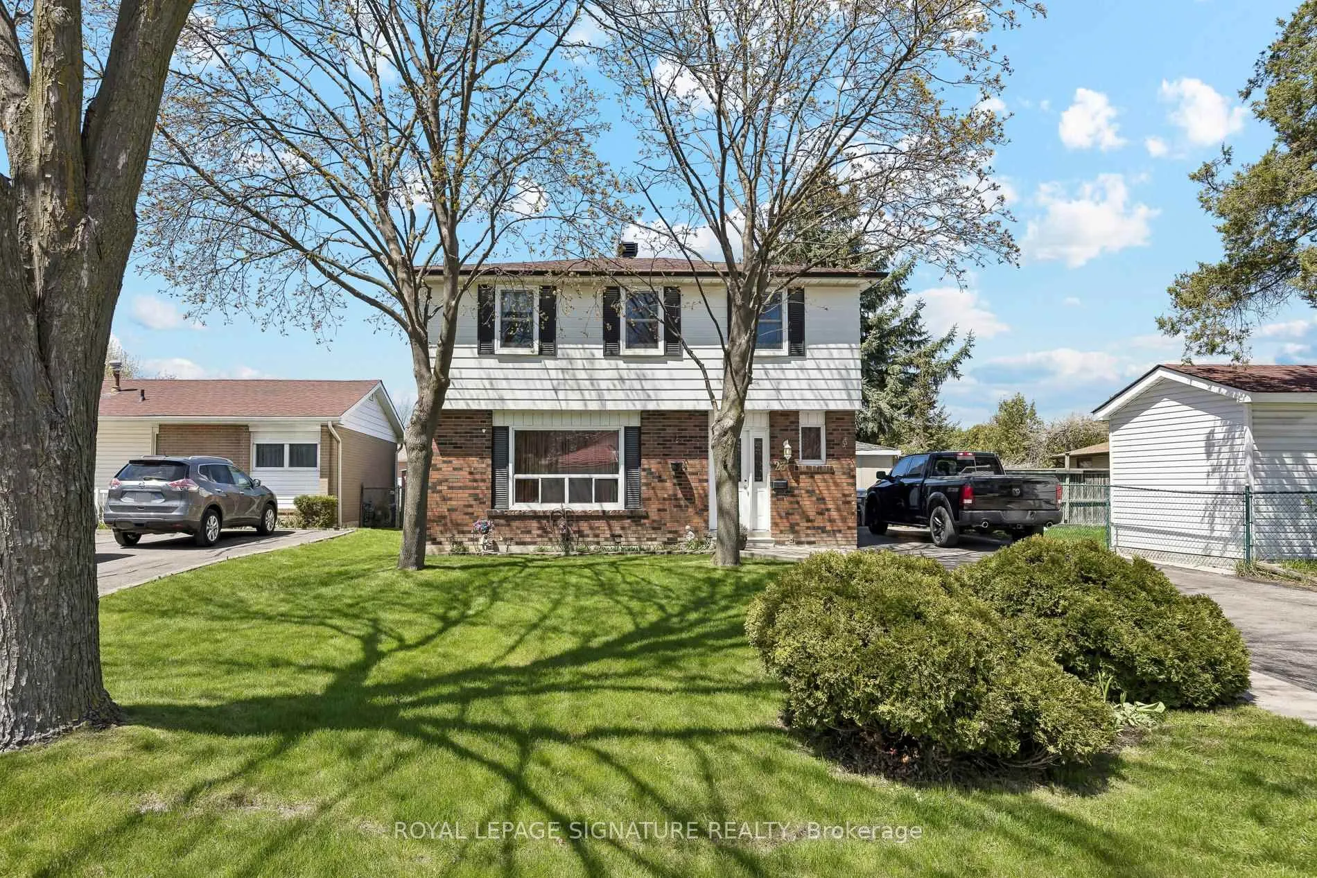 Photo 4 of 23 Drury Crescent, Brampton, Southgate — HOMEH