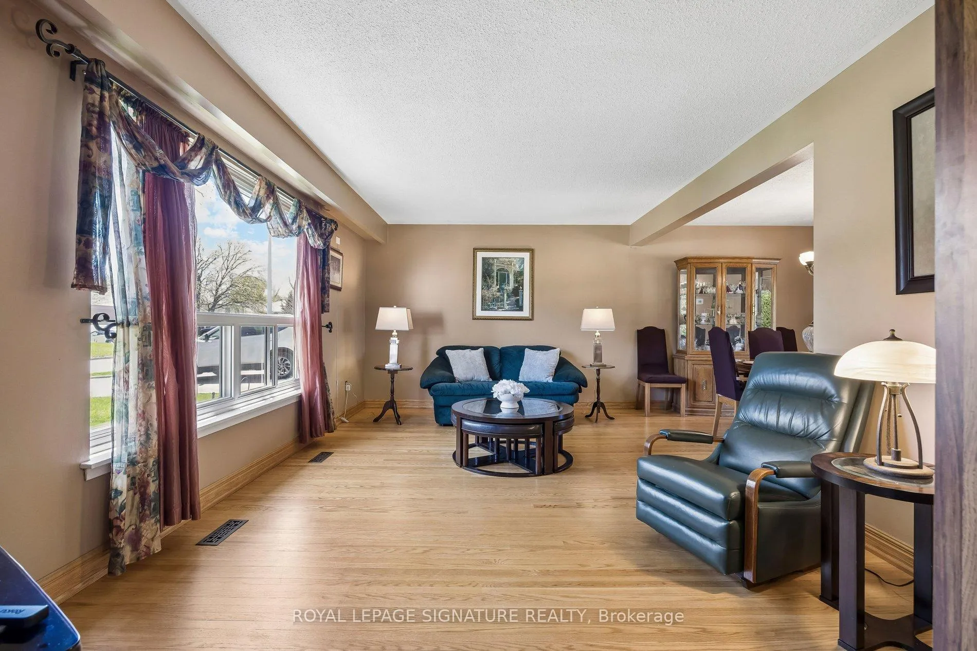 Photo 7 of 23 Drury Crescent, Brampton, Southgate — HOMEH