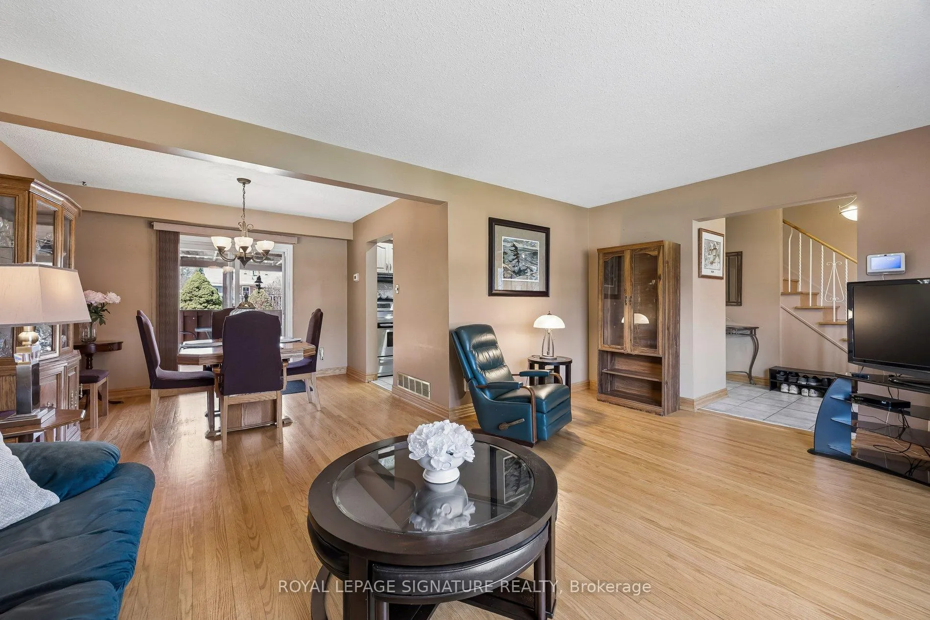 Photo 8 of 23 Drury Crescent, Brampton, Southgate — HOMEH