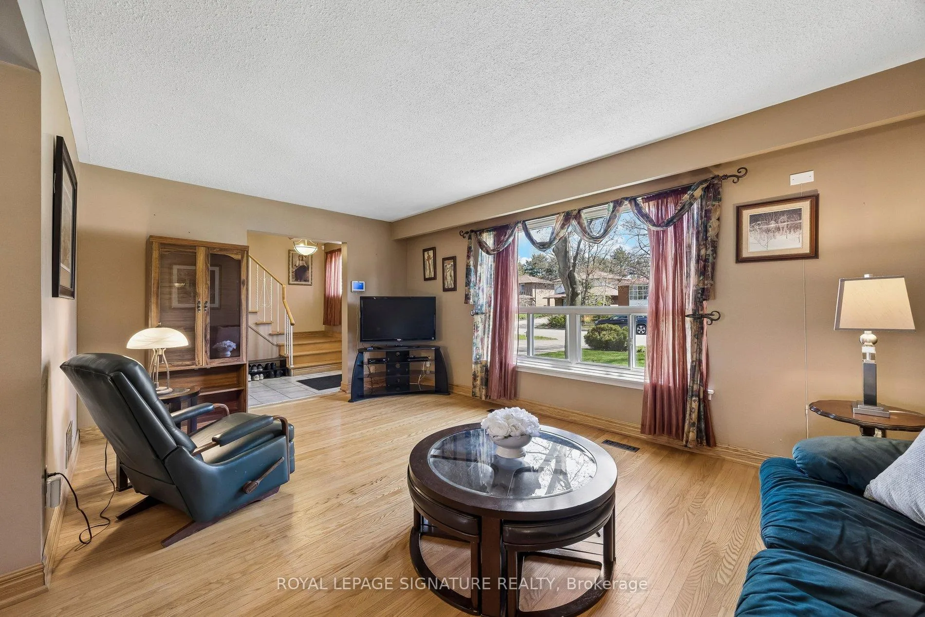 Photo 10 of 23 Drury Crescent, Brampton, Southgate — HOMEH