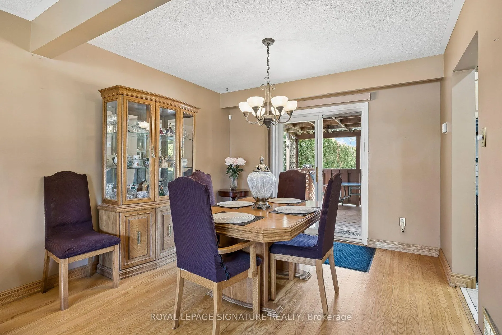 Photo 11 of 23 Drury Crescent, Brampton, Southgate — HOMEH