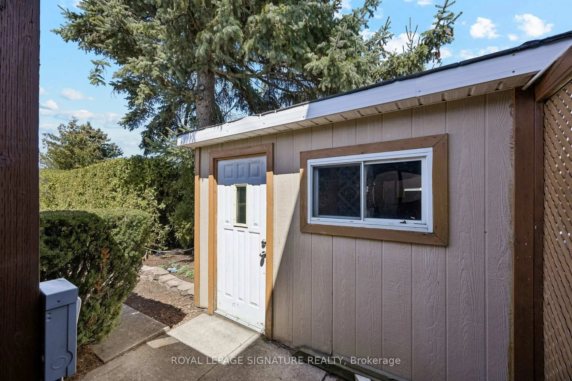 Photo 20 of 23 Drury Crescent, Brampton, Southgate — HOMEH