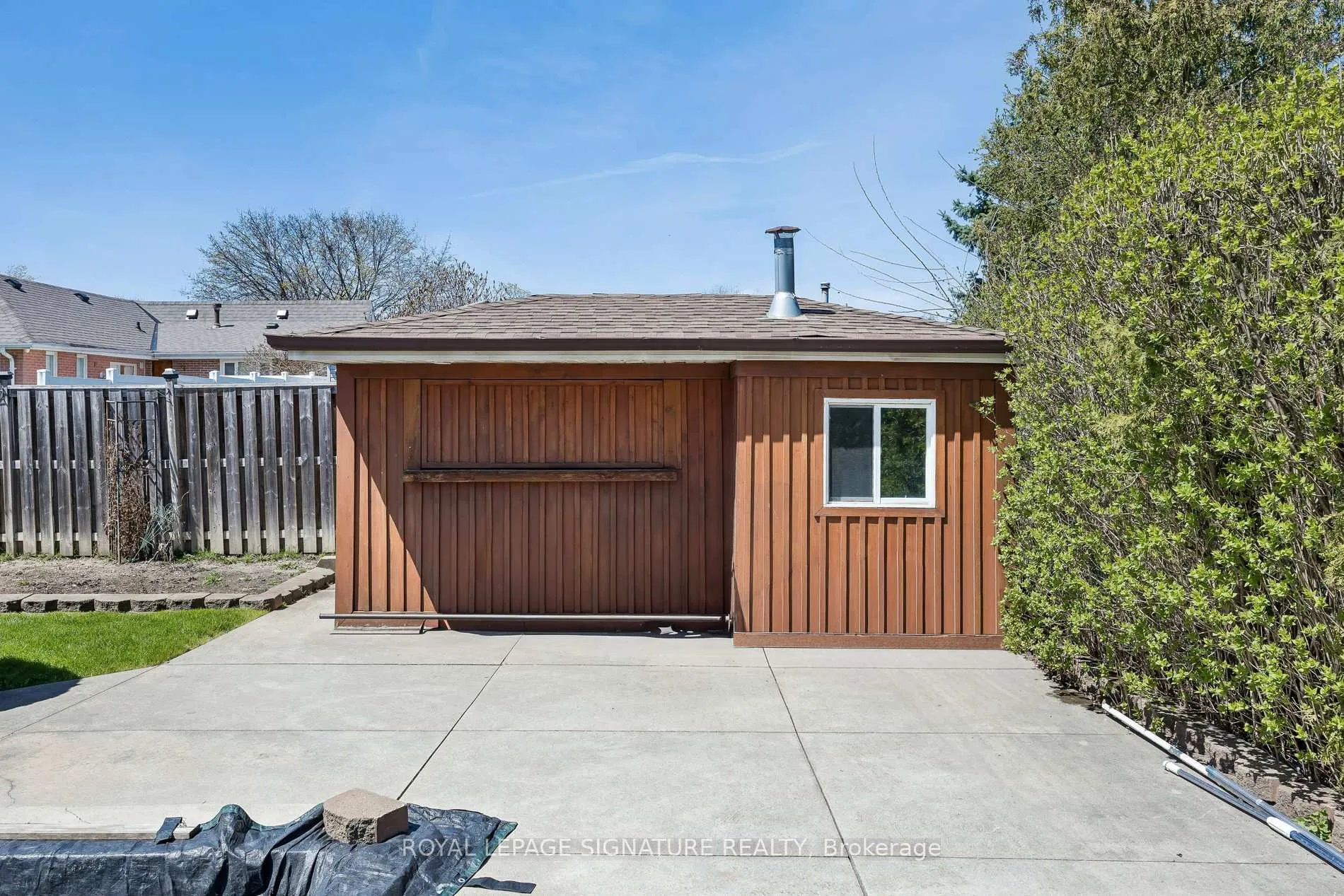 Photo 21 of 23 Drury Crescent, Brampton, Southgate — HOMEH