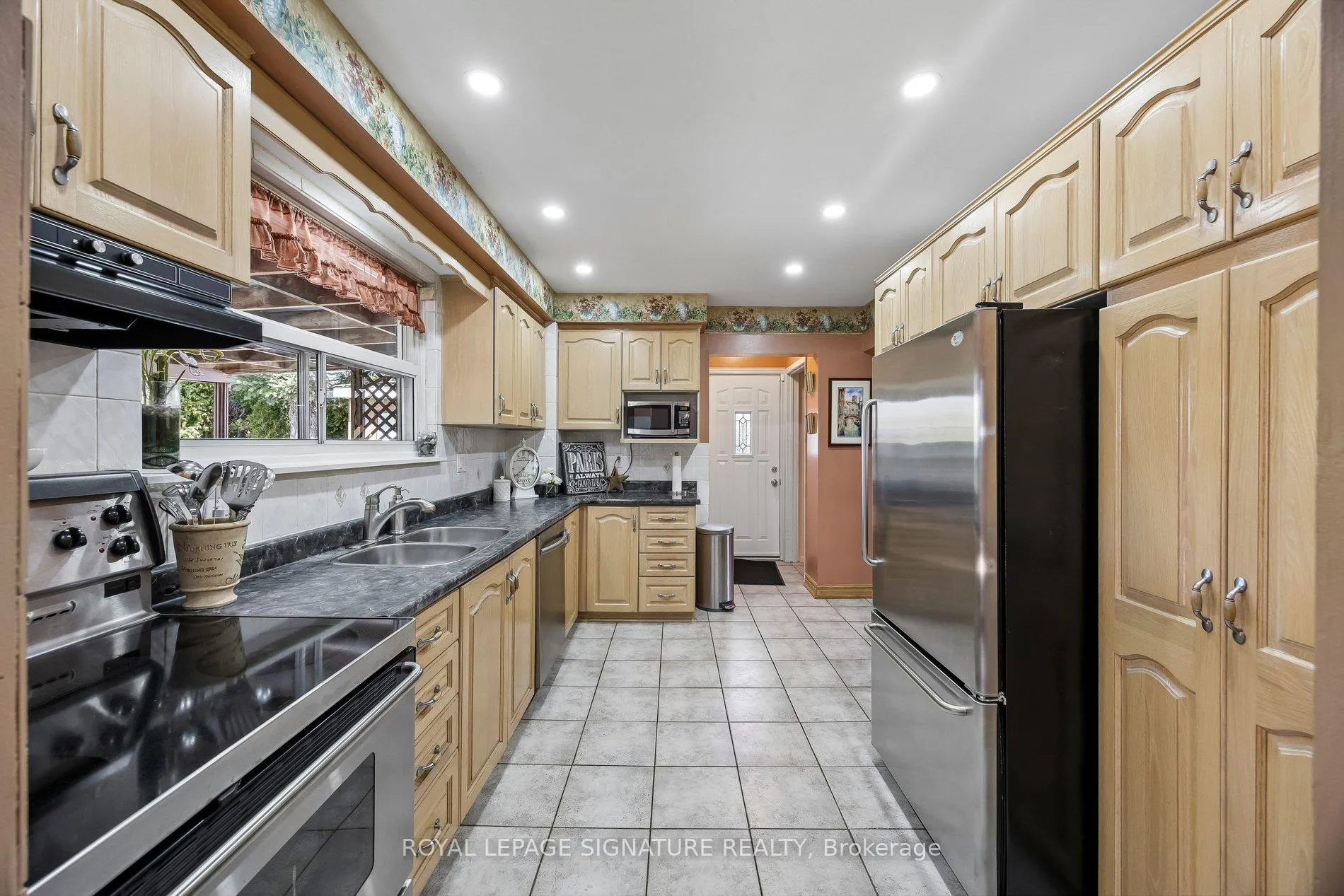 Photo 31 of 23 Drury Crescent, Brampton, Southgate — HOMEH