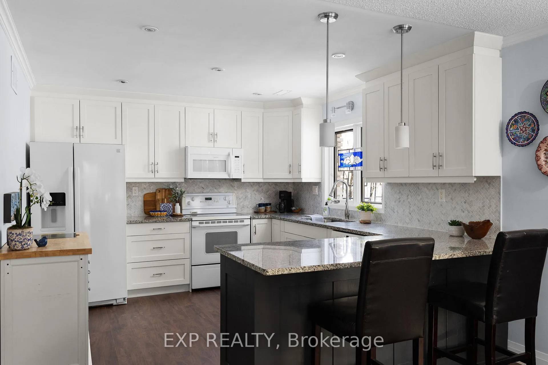 Photo 3 of 381 Cox Mill Road, Barrie, South Shore — HOMEH