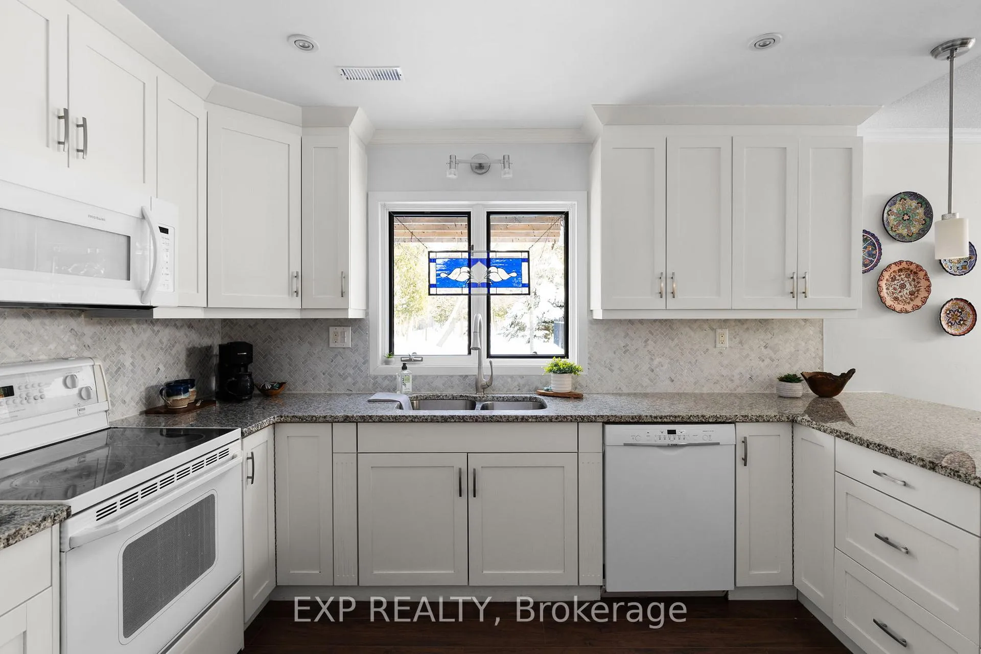 Photo 4 of 381 Cox Mill Road, Barrie, South Shore — HOMEH