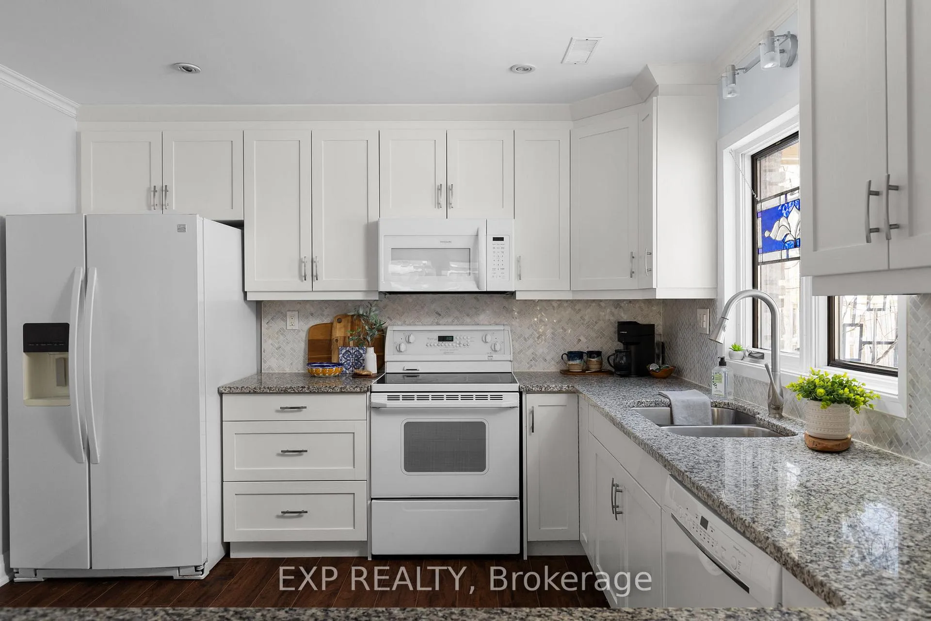 Photo 5 of 381 Cox Mill Road, Barrie, South Shore — HOMEH